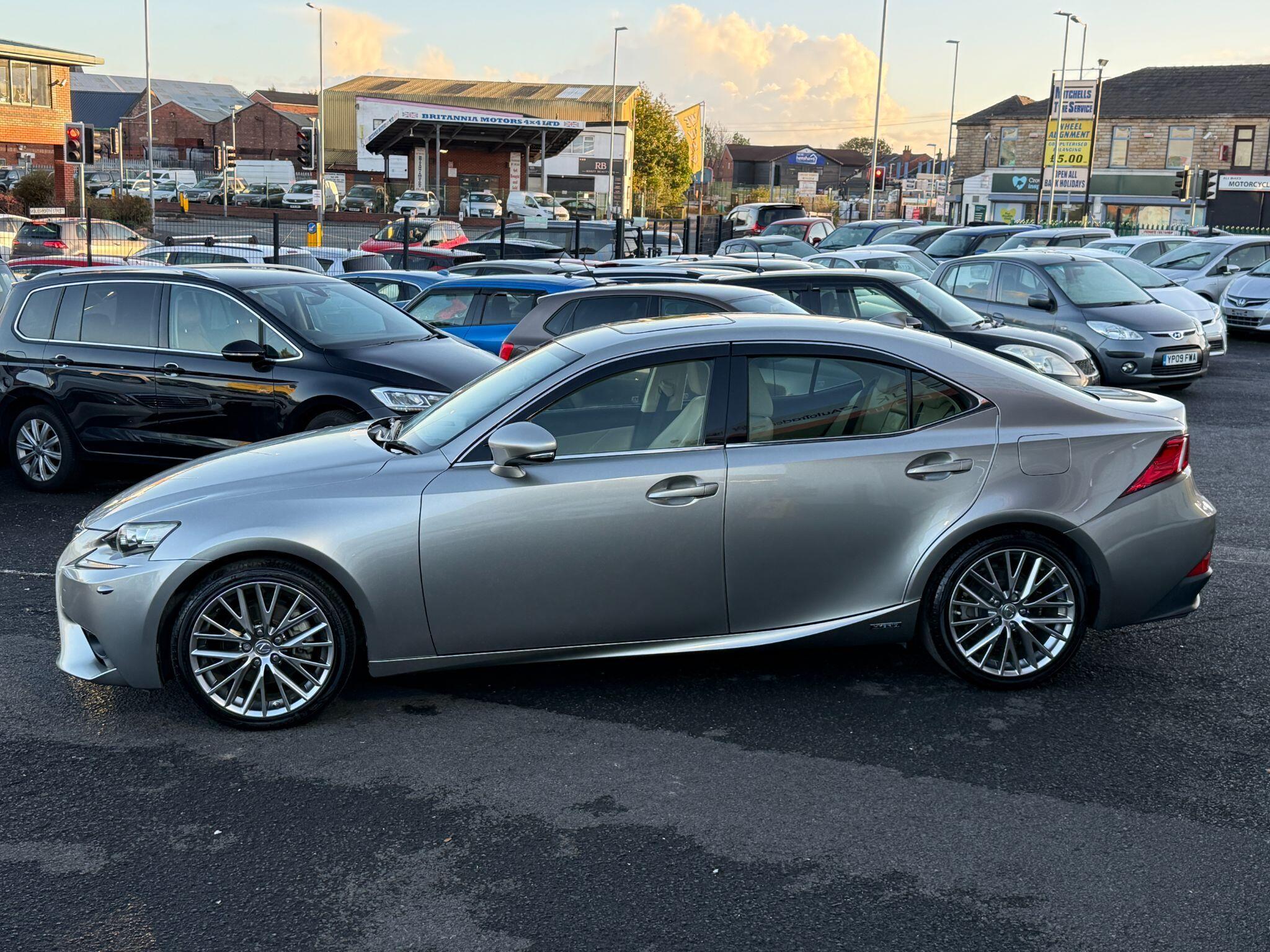 Lexus IS - Image 18