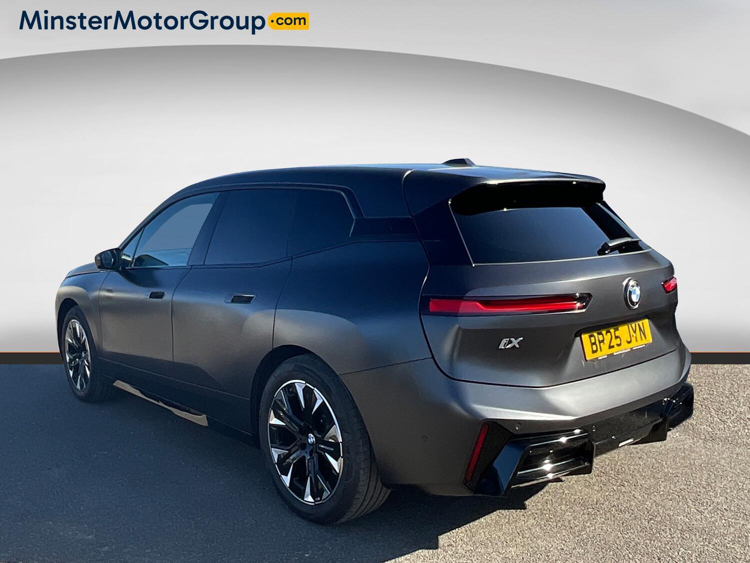 BMW IX - Image 4