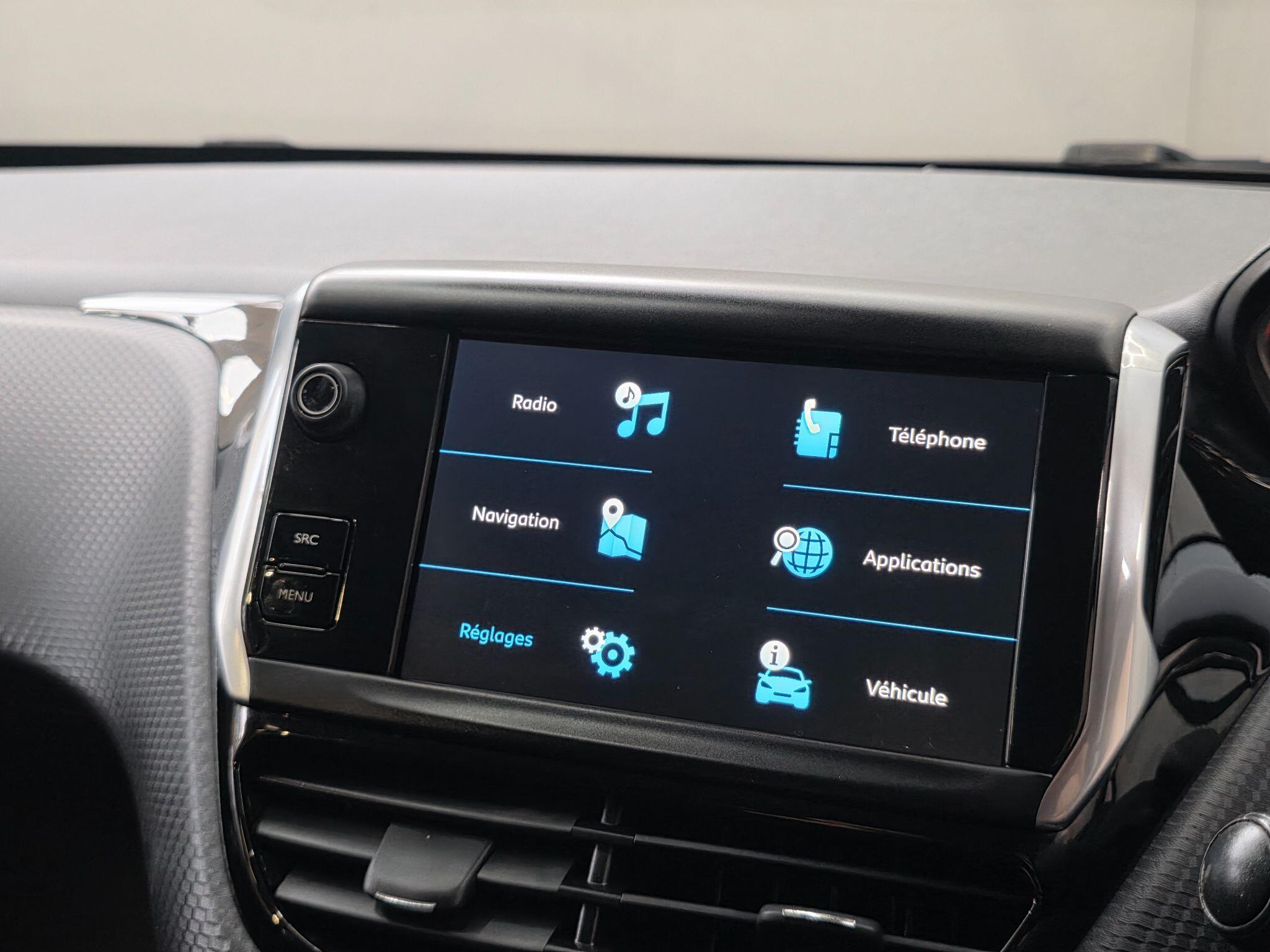 Peugeot 208 - Image 17