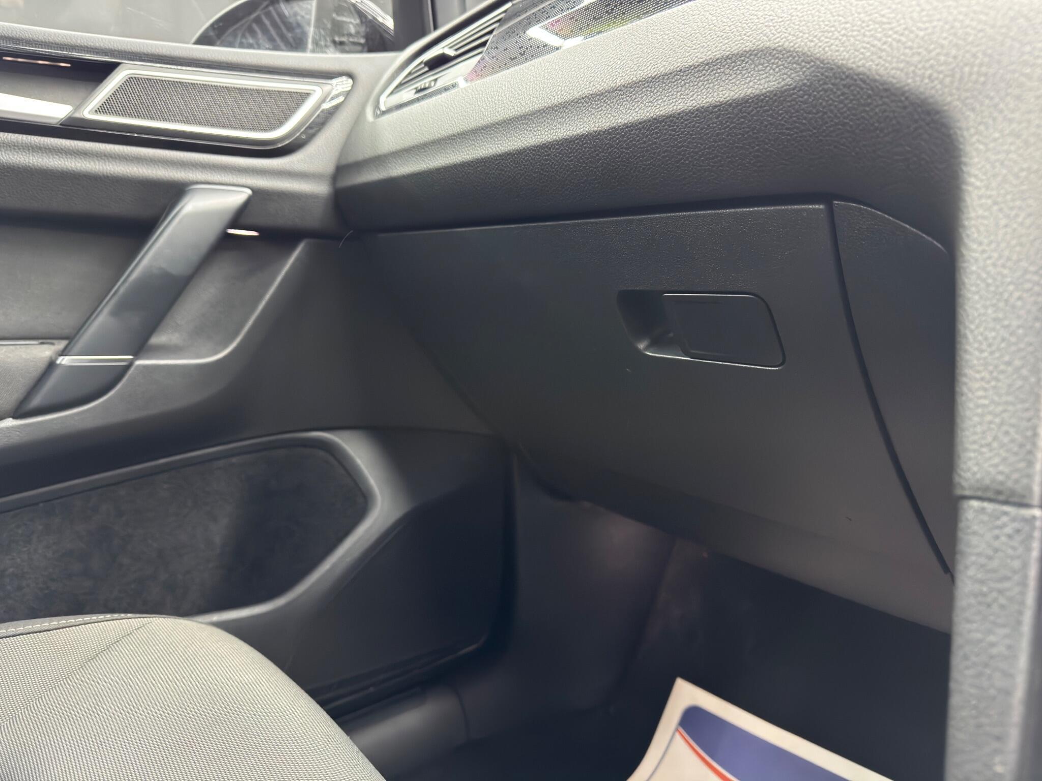 Volkswagen GOLF SV - Image 39