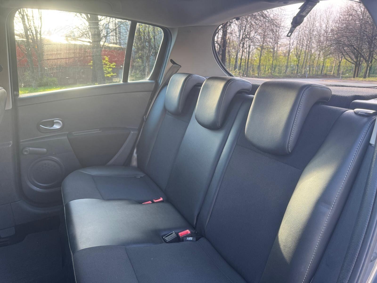 Renault Clio - Image 25