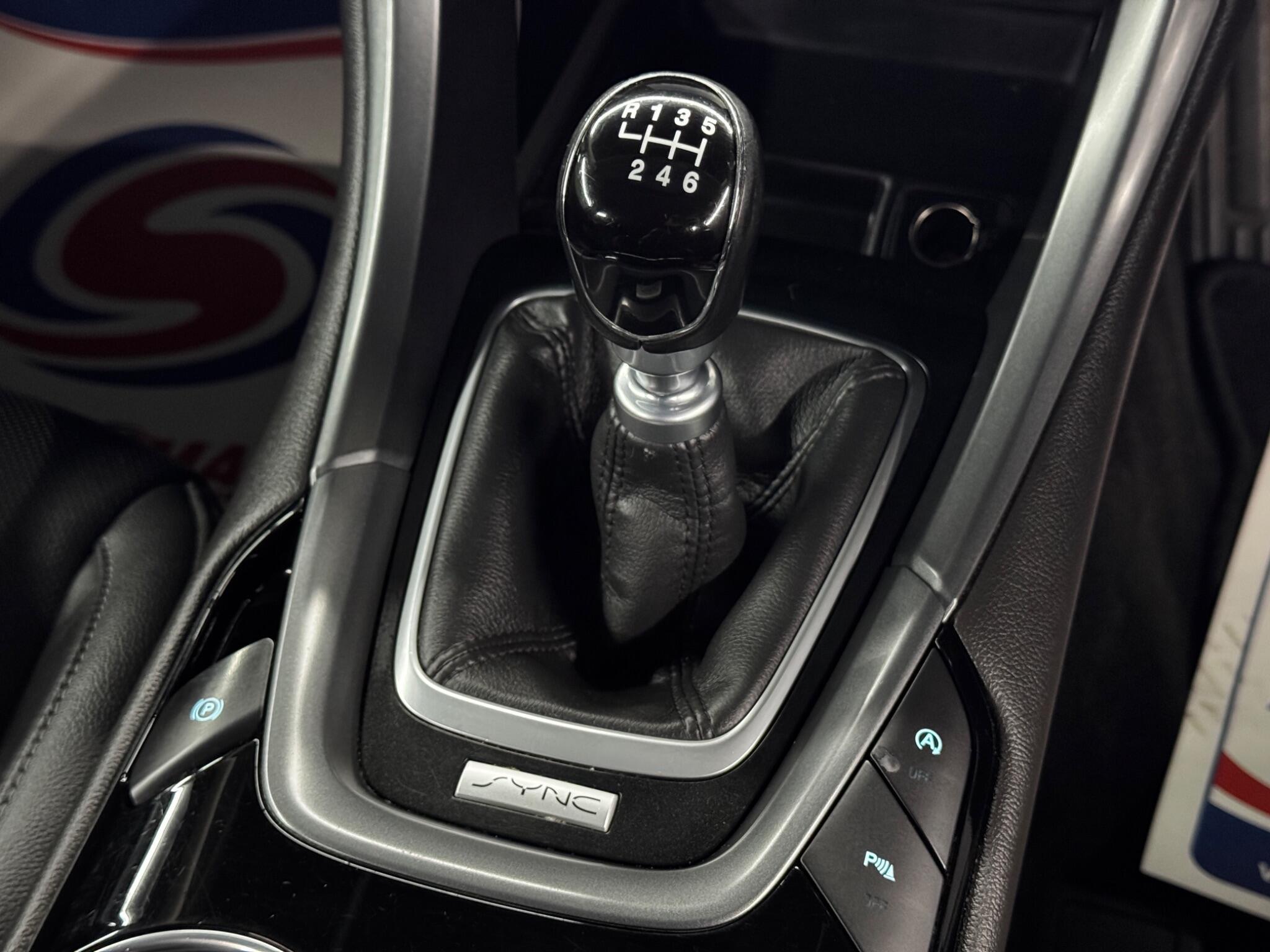 Ford Mondeo - Image 27