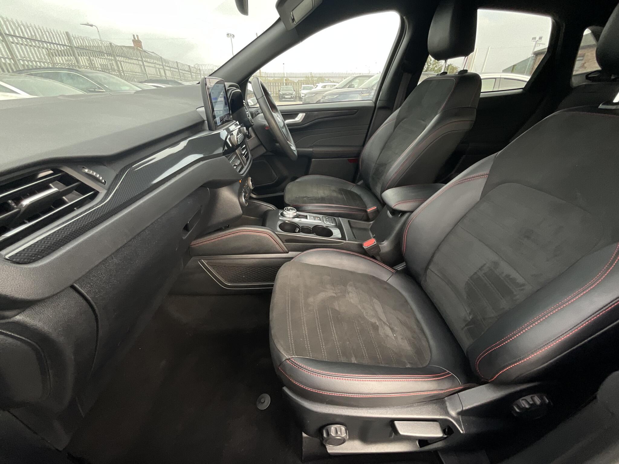 Ford Kuga - Image 18