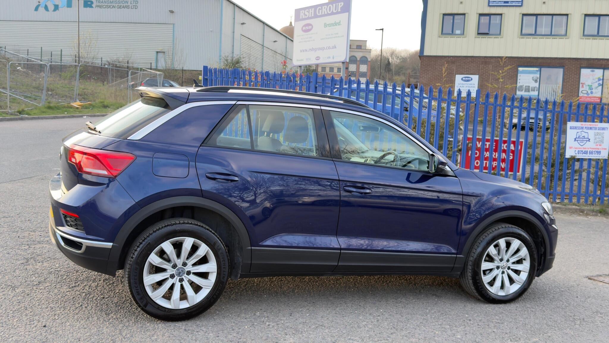 Volkswagen T-Roc - Image 13