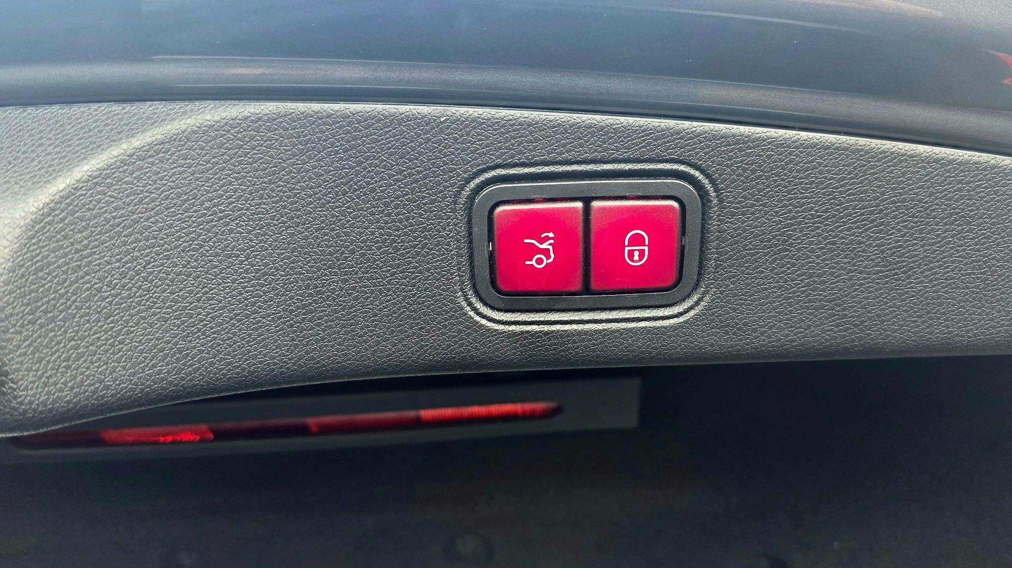 Mercedes E Class - Image 26