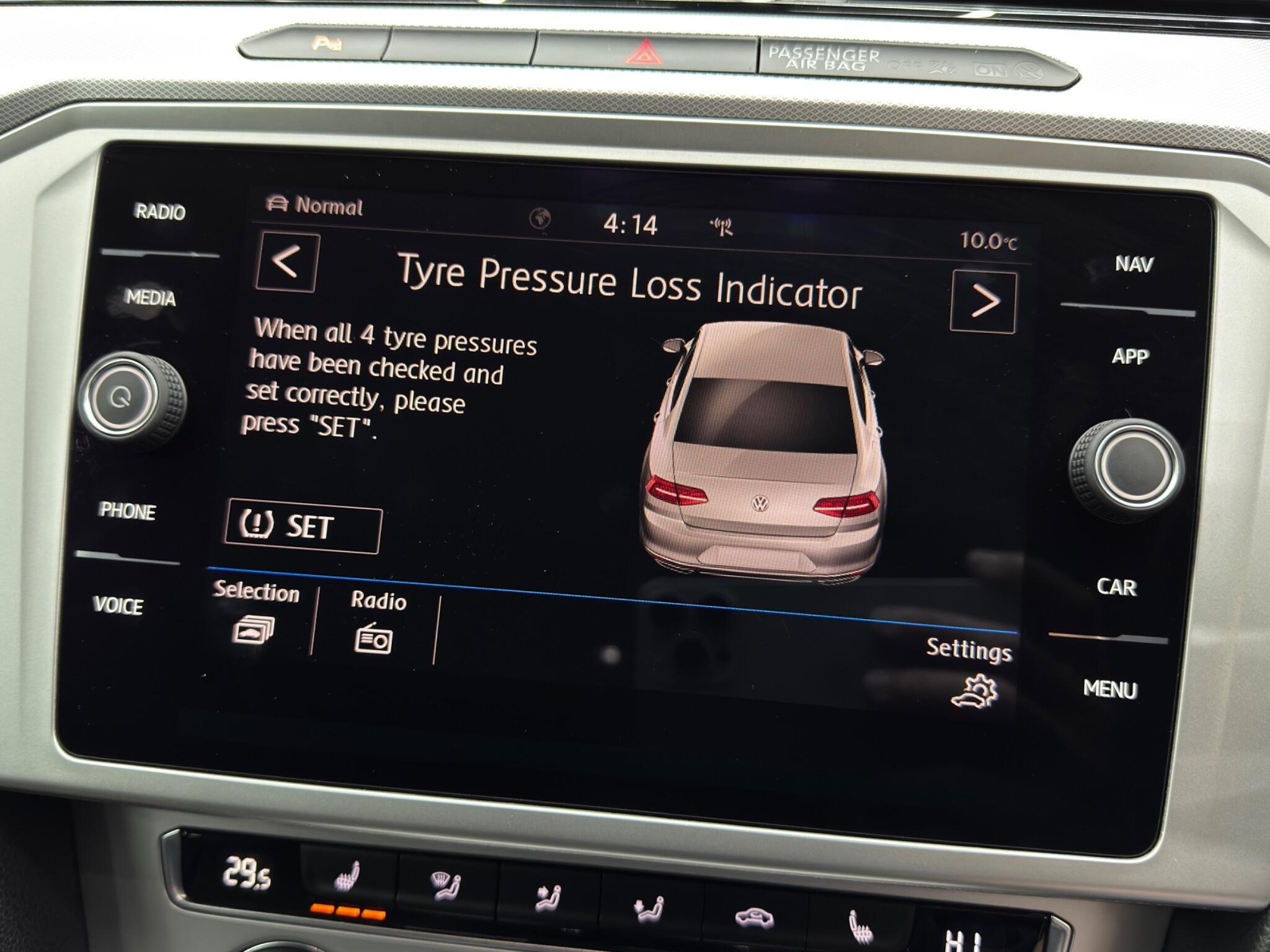 Volkswagen Passat - Image 35