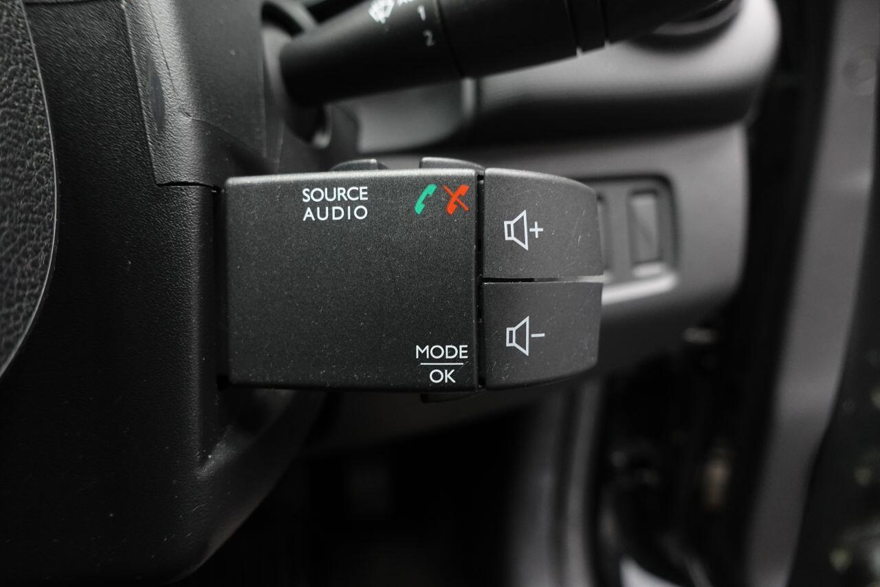 Renault Clio - Image 35