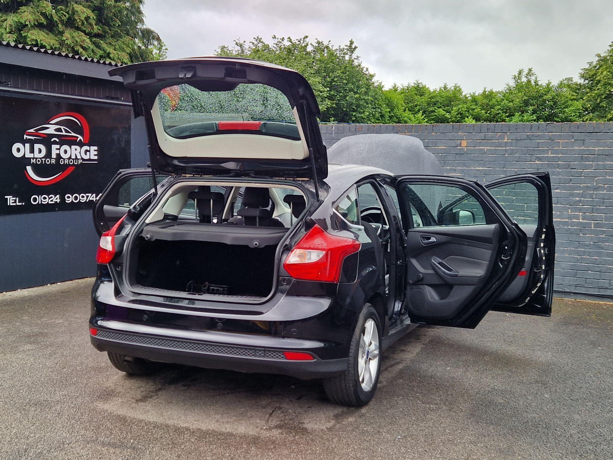 Ford Focus - Image 17