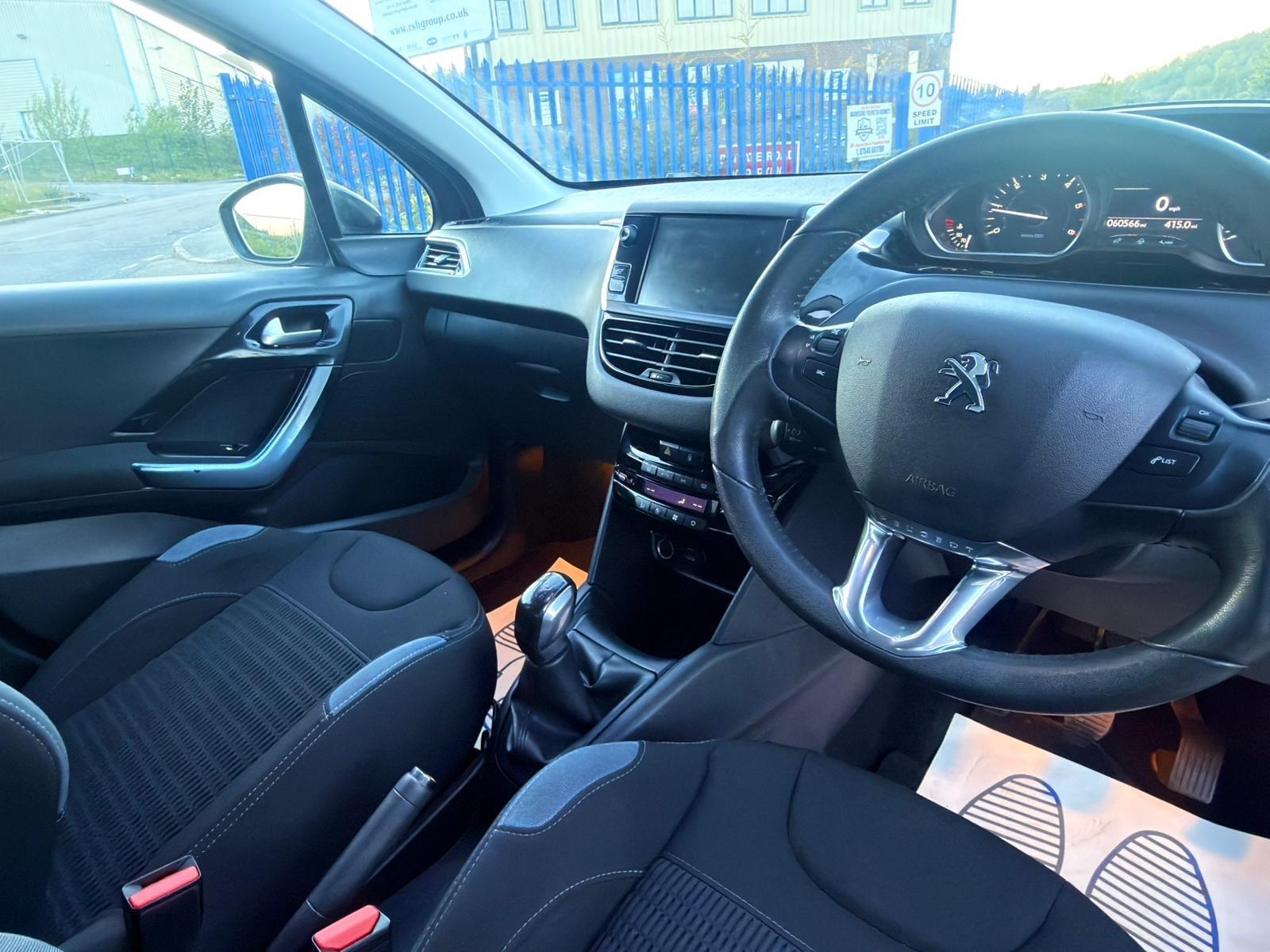Peugeot 208 - Image 13