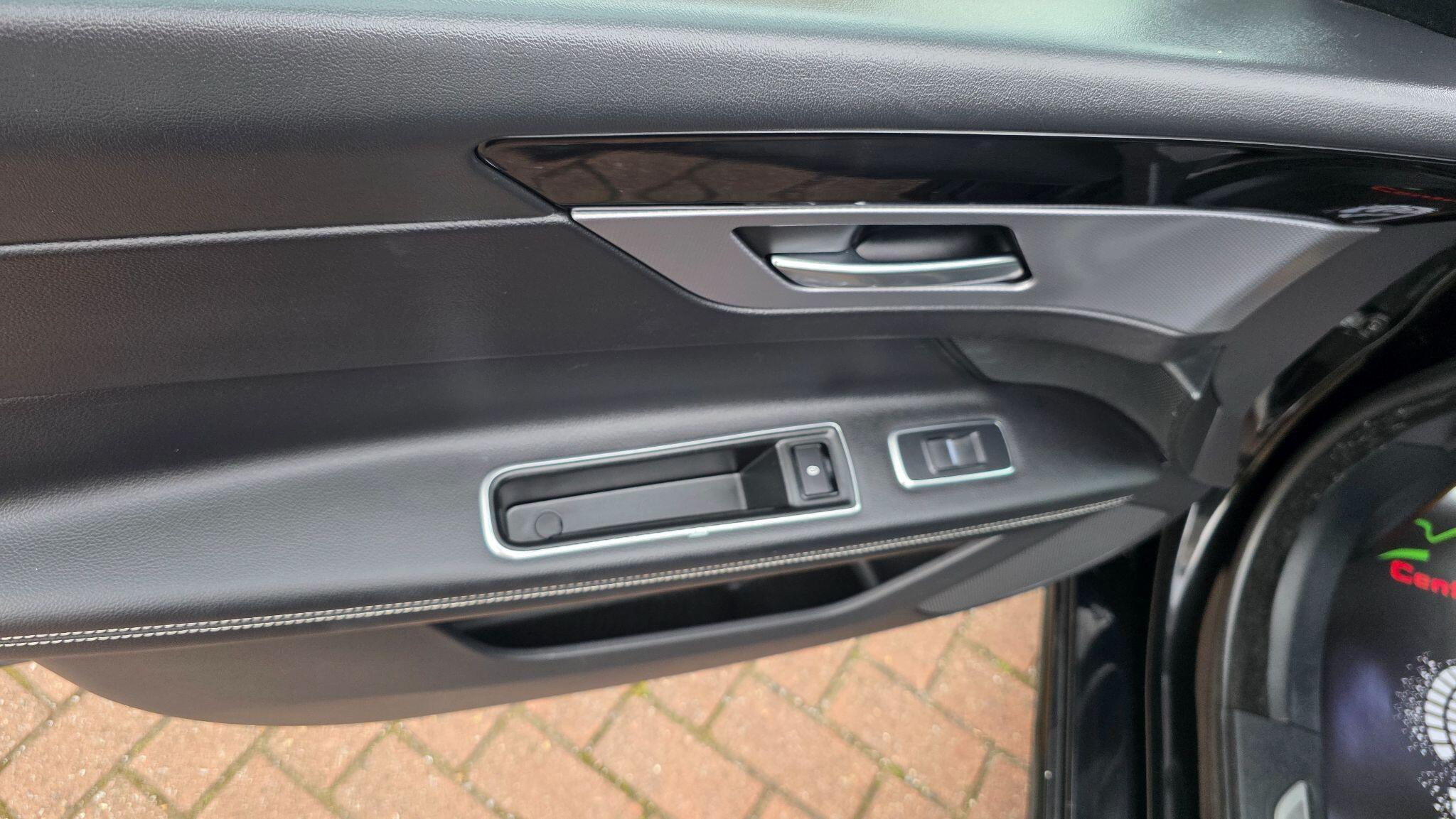 Jaguar XF - Image 41