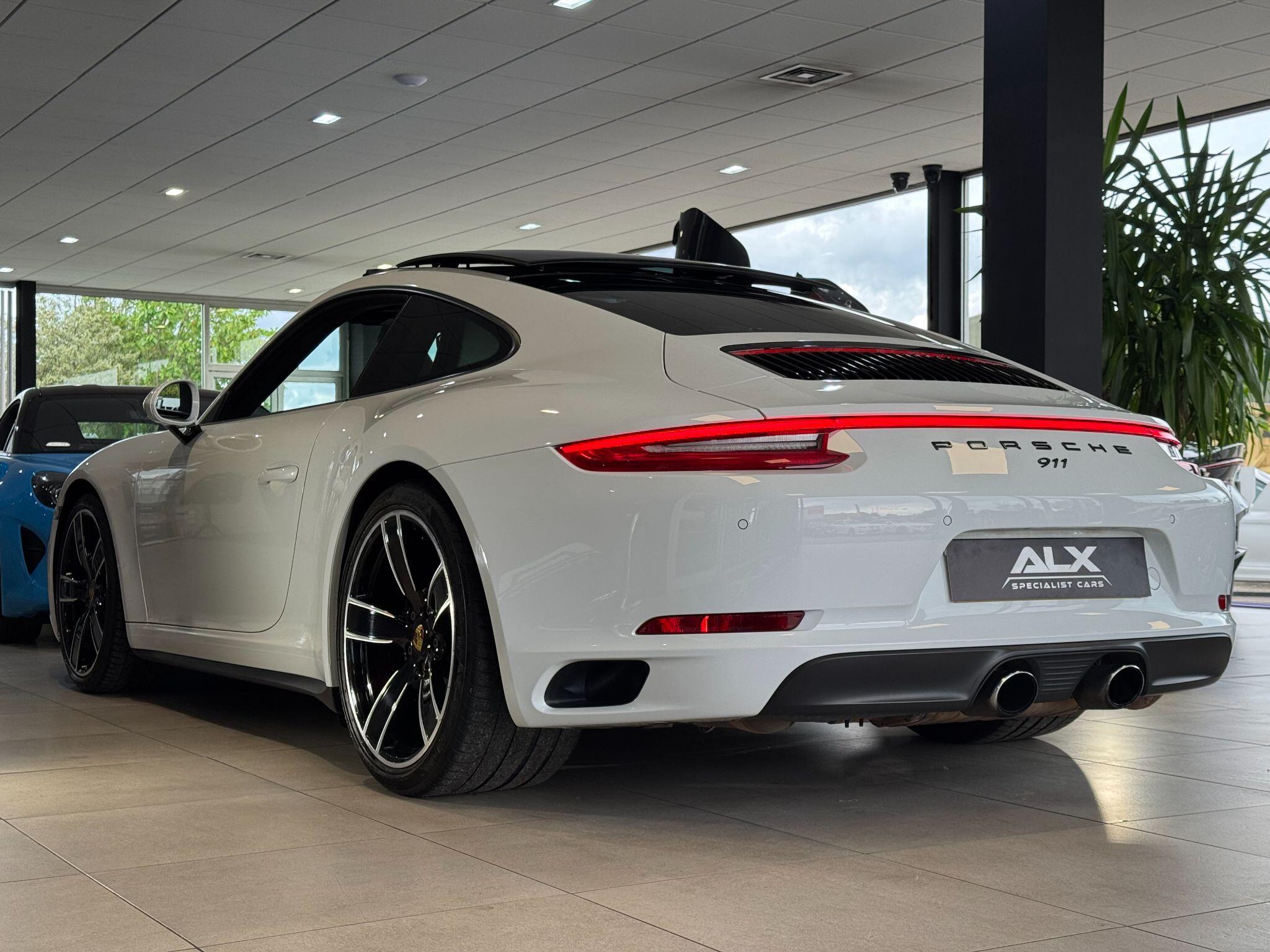 Porsche 911 - Image 12