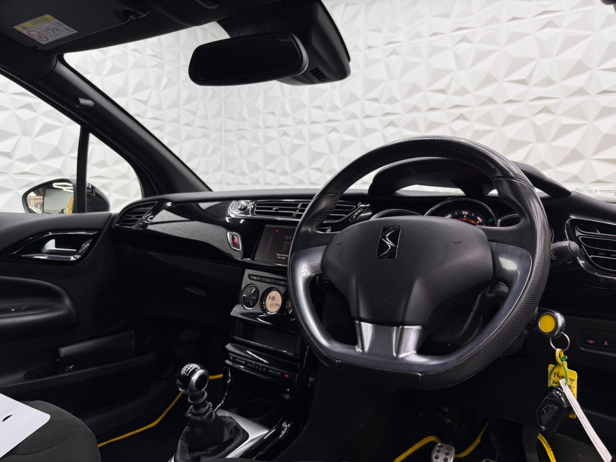 DS AUTOMOBILES DS 3 - Image 20