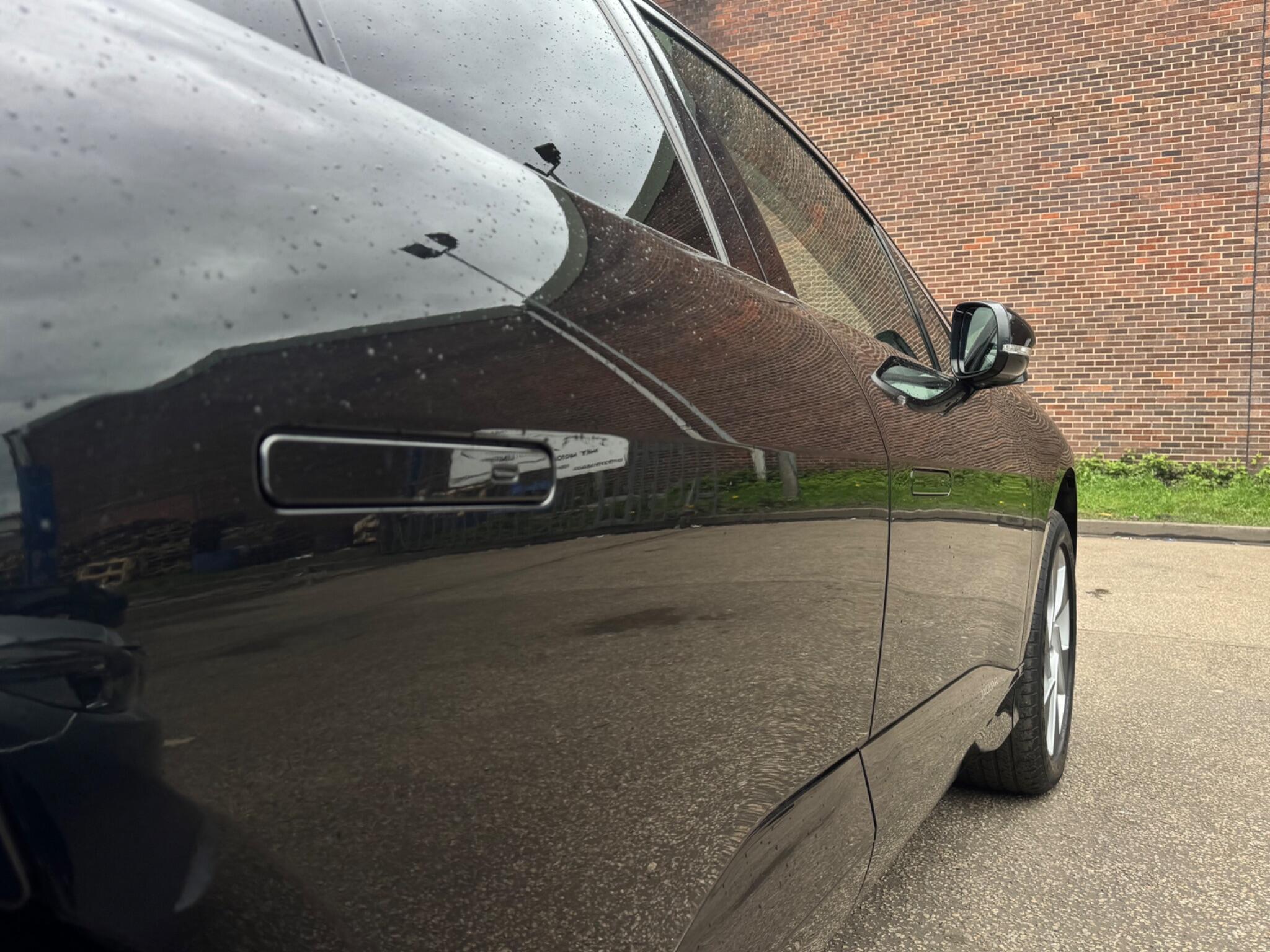 Jaguar I-Pace - Image 60