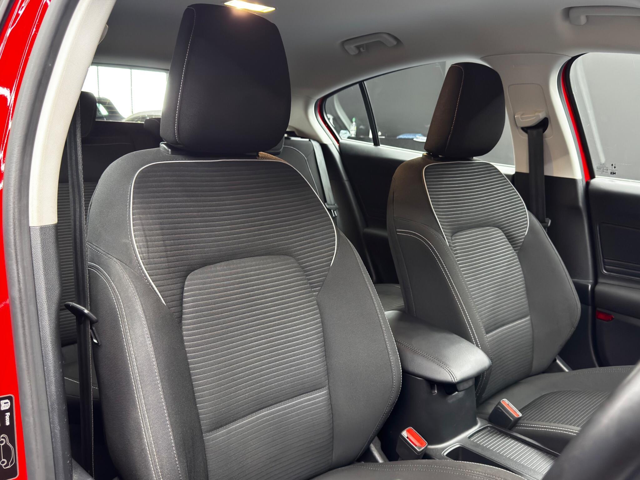 Ford Focus - Image 12