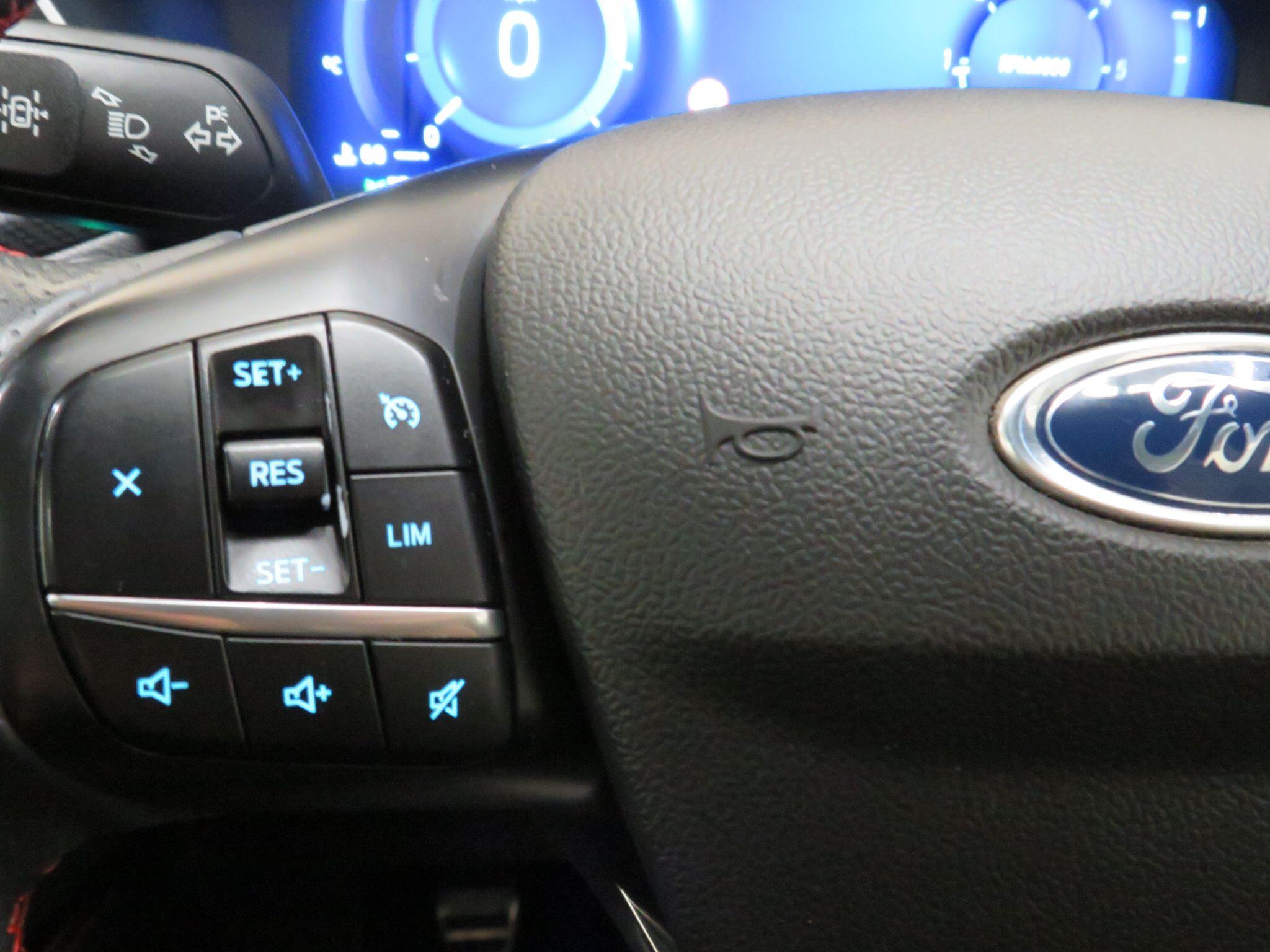 Ford Kuga - Image 18