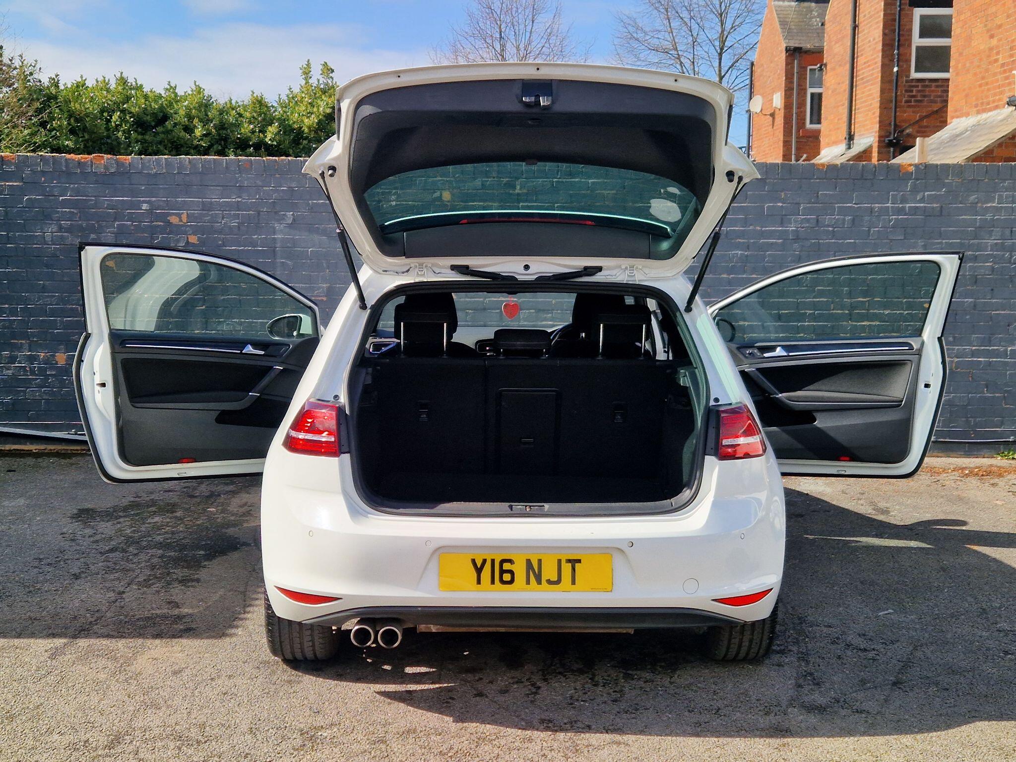 Volkswagen Golf - Image 20