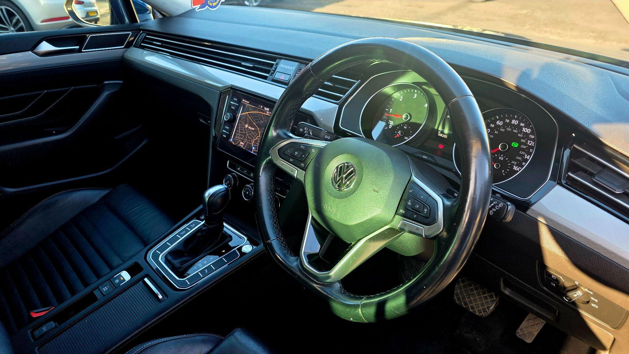 Volkswagen Passat - Image 27
