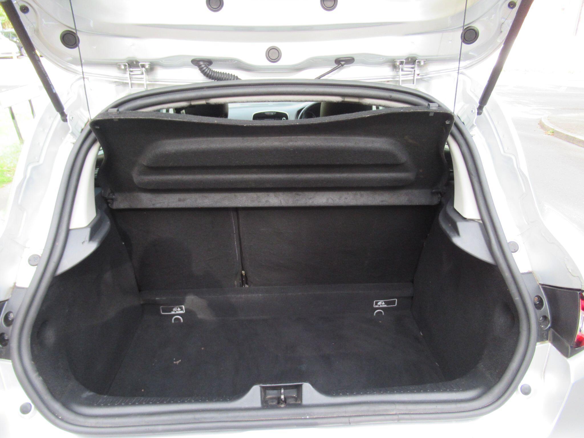 Renault Clio - Image 14