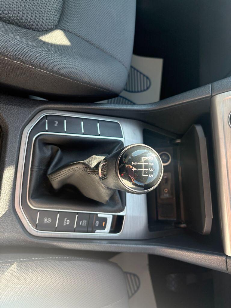 Volkswagen GOLF SV - Image 13
