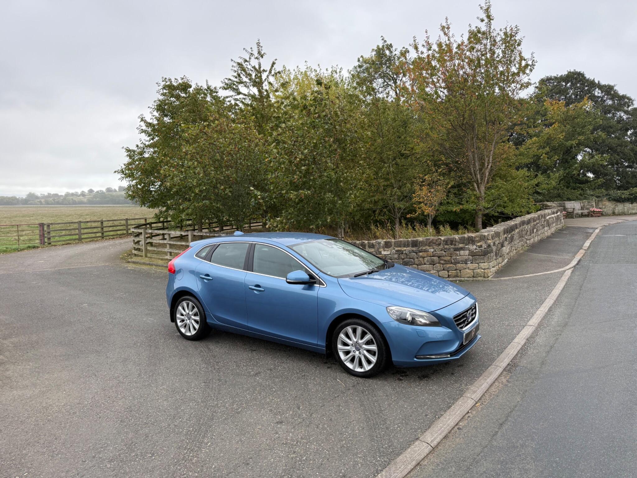 Volvo V40 - Image 16