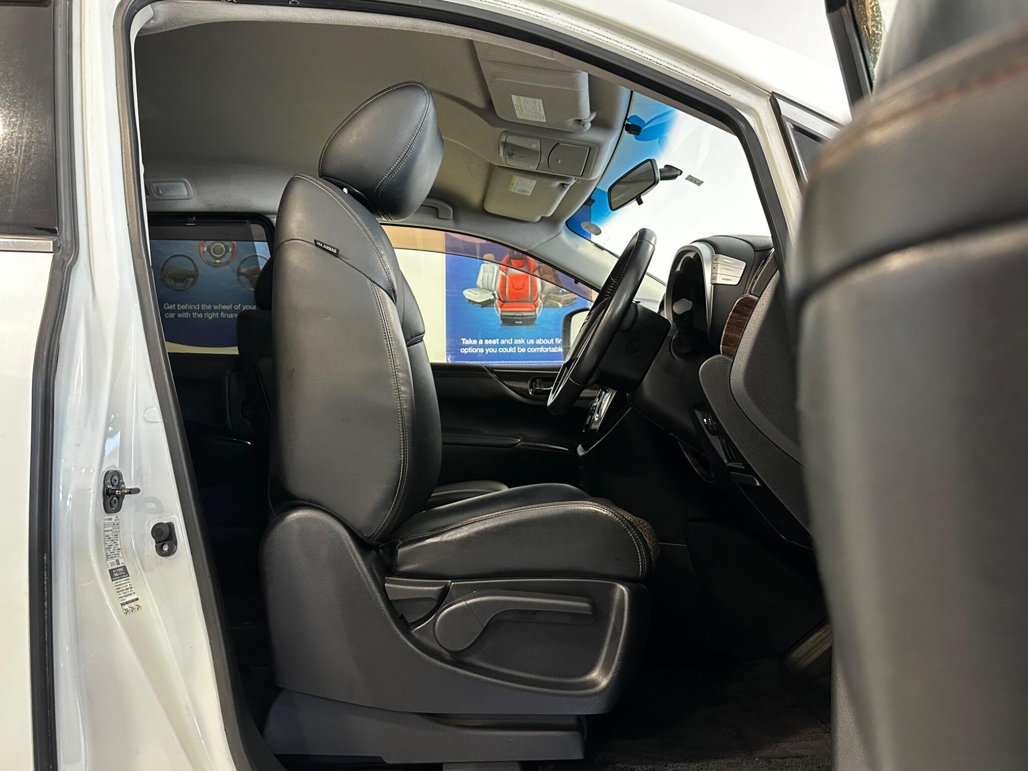 Nissan Elgrand - Image 3