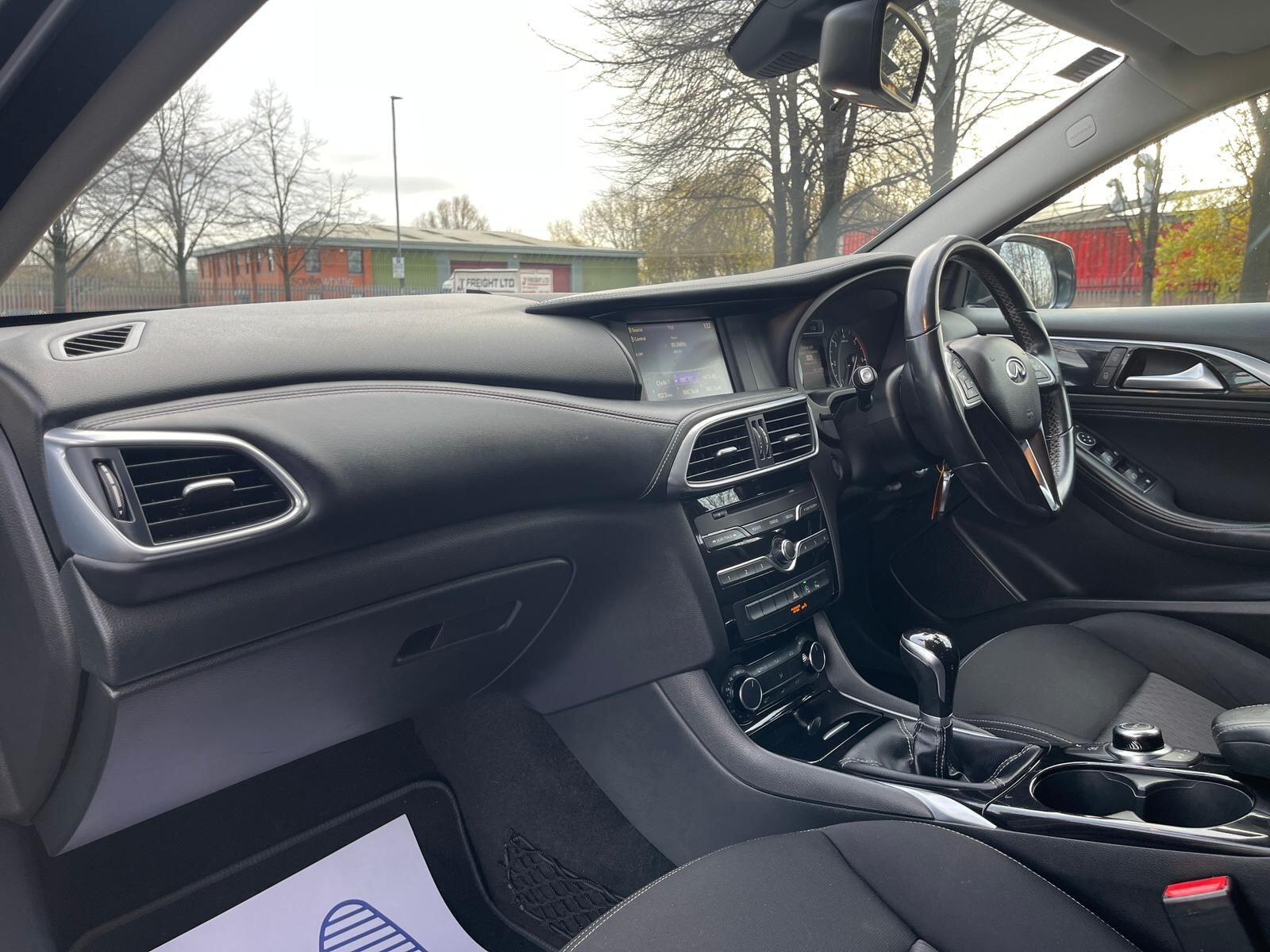 Infiniti Q30 - Image 18