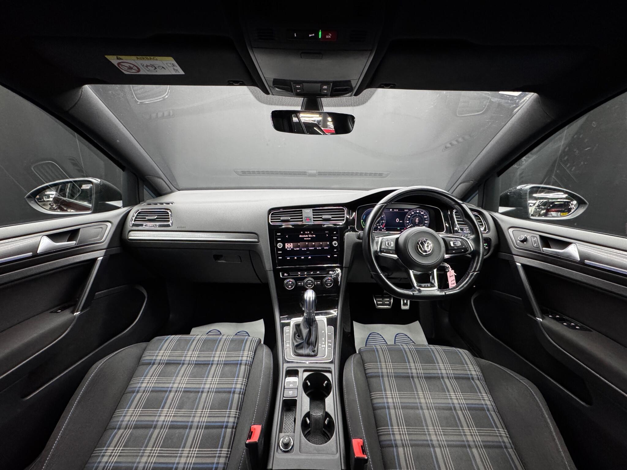 Volkswagen Golf - Image 17