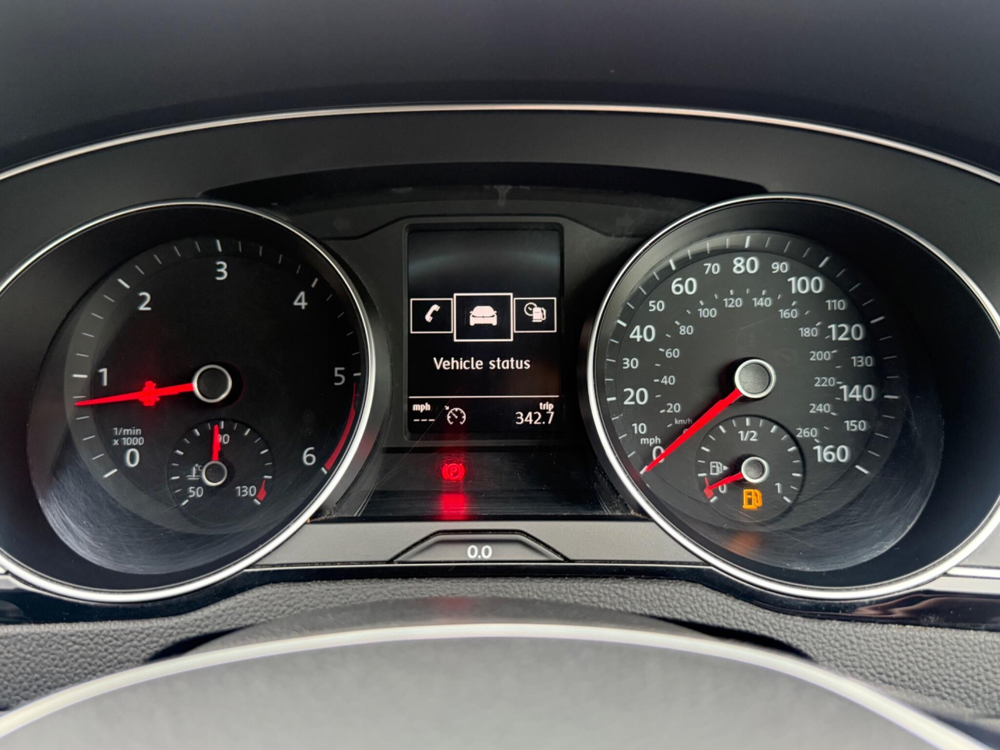 Volkswagen Passat - Image 37