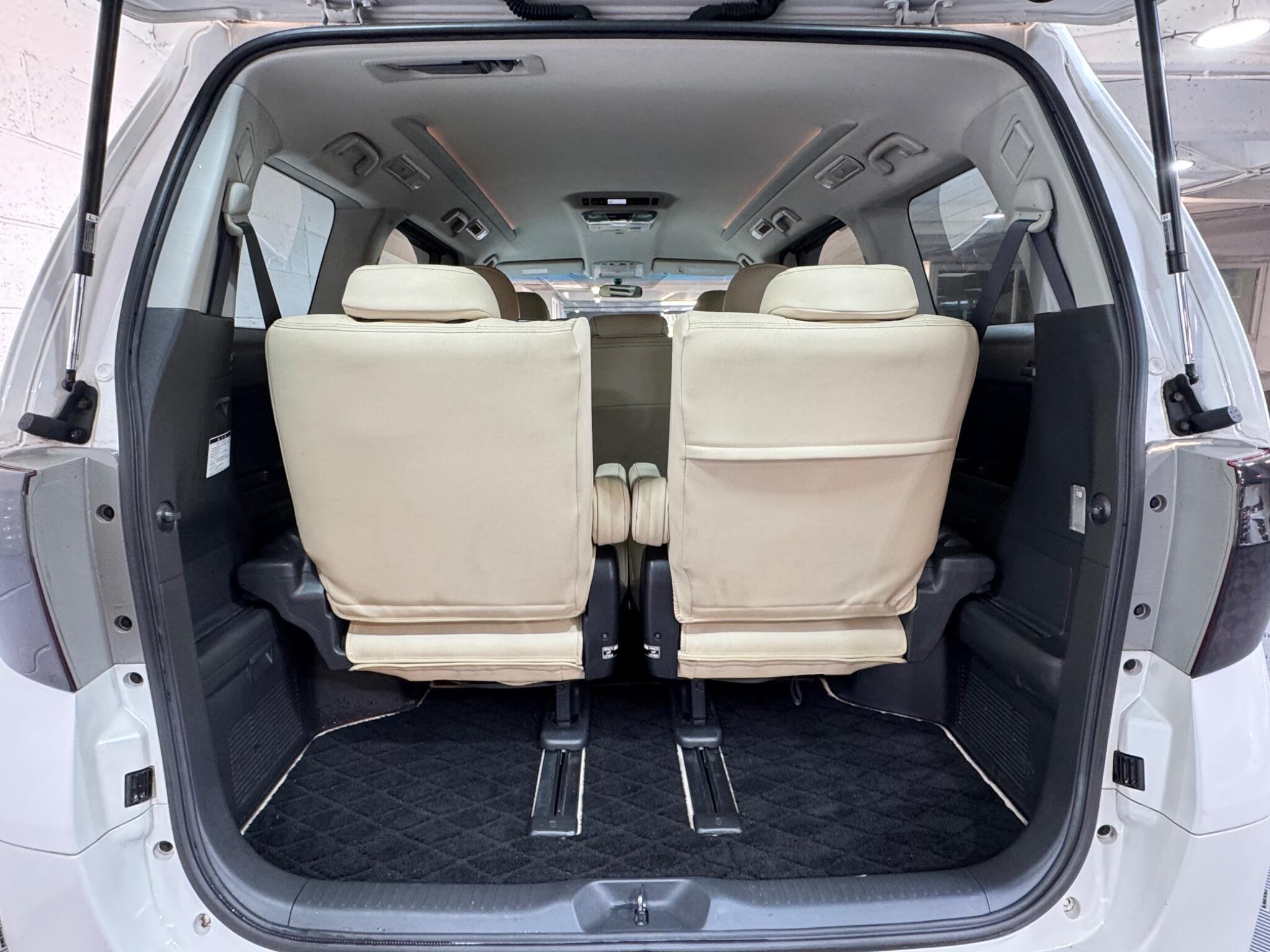 Toyota Alphard - Image 14