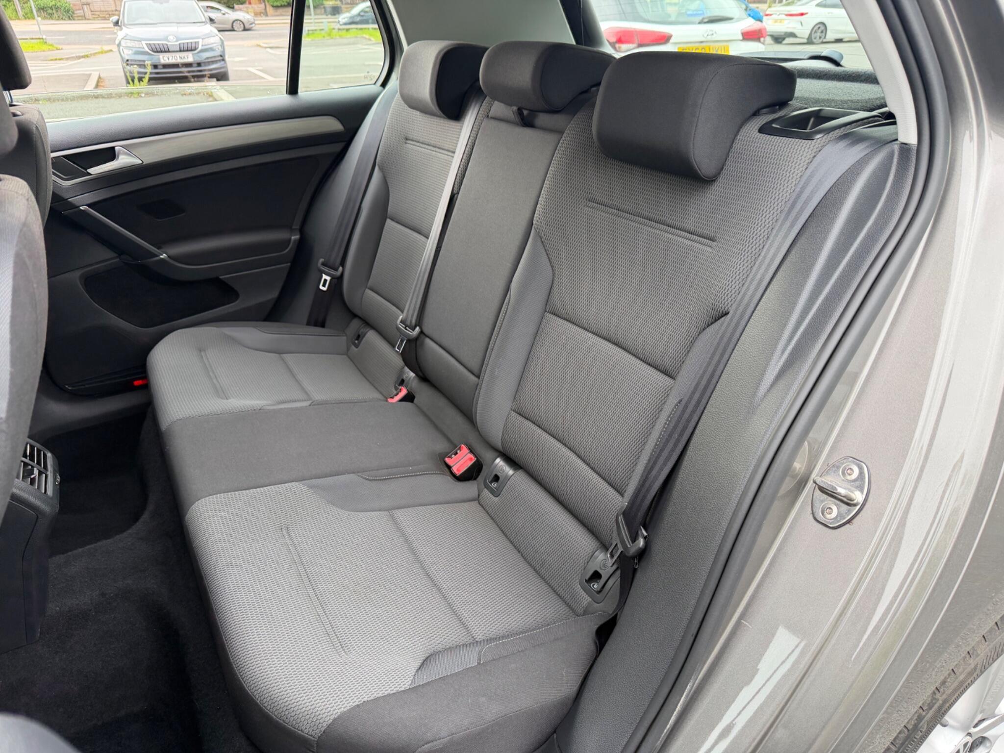 Volkswagen Golf - Image 9