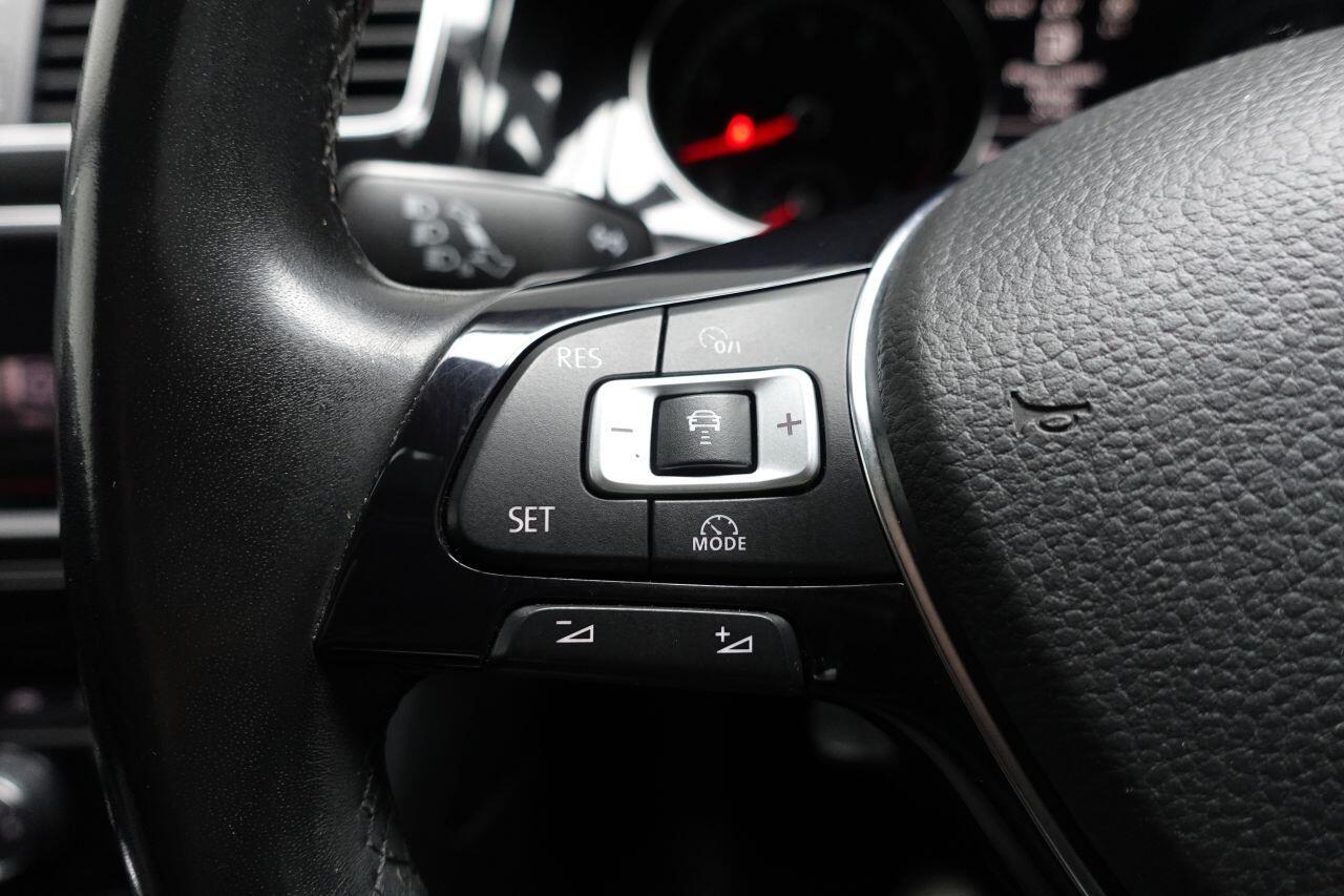 Volkswagen Golf - Image 44