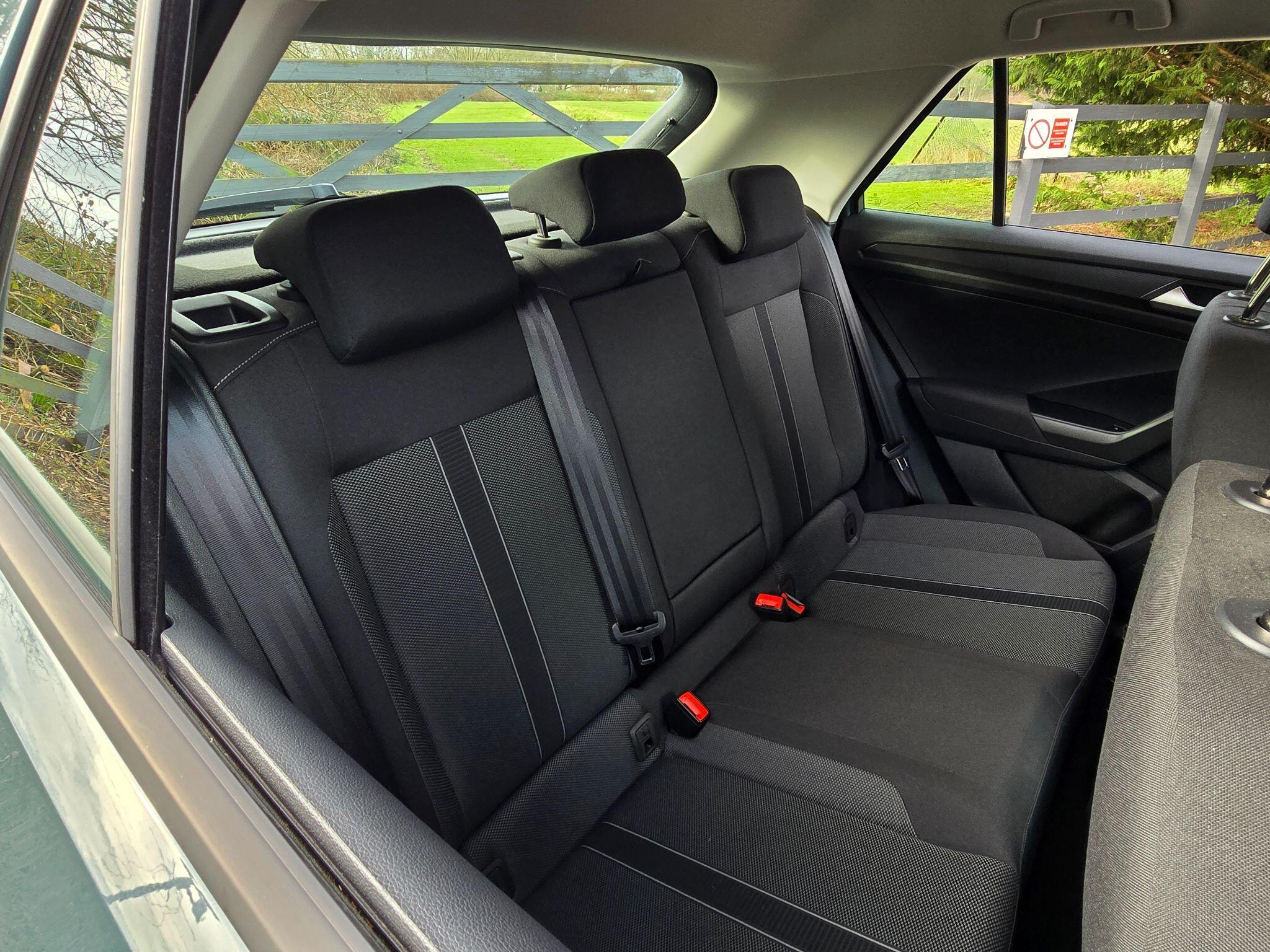 Volkswagen T-Roc - Image 24