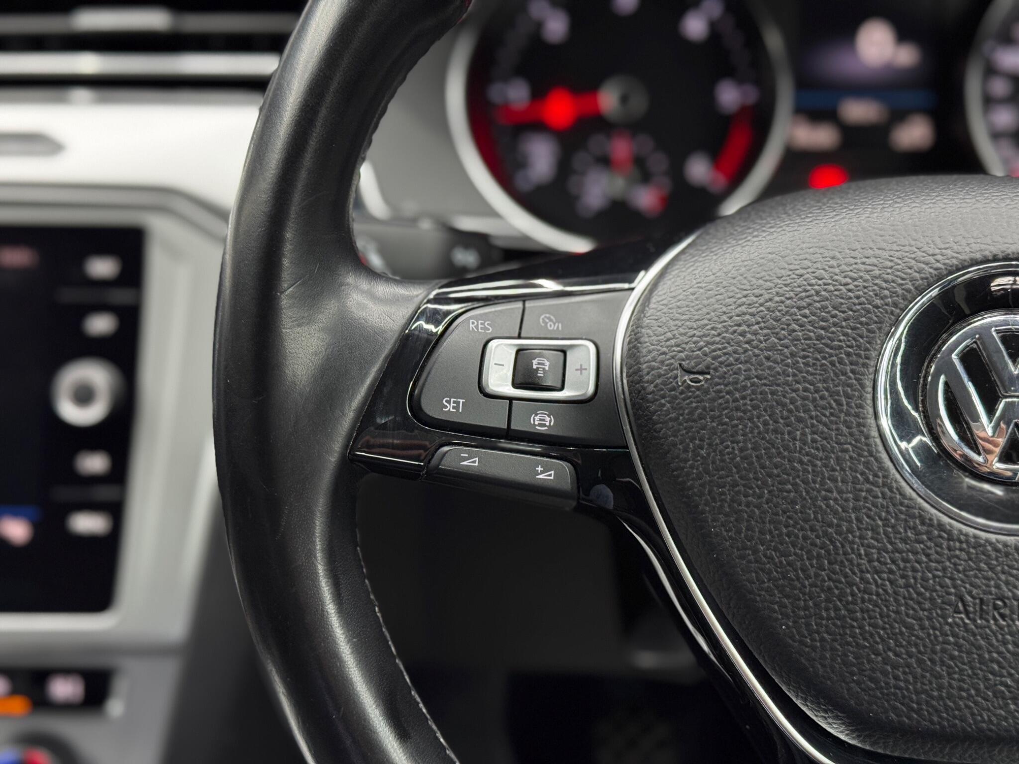 Volkswagen Passat - Image 20