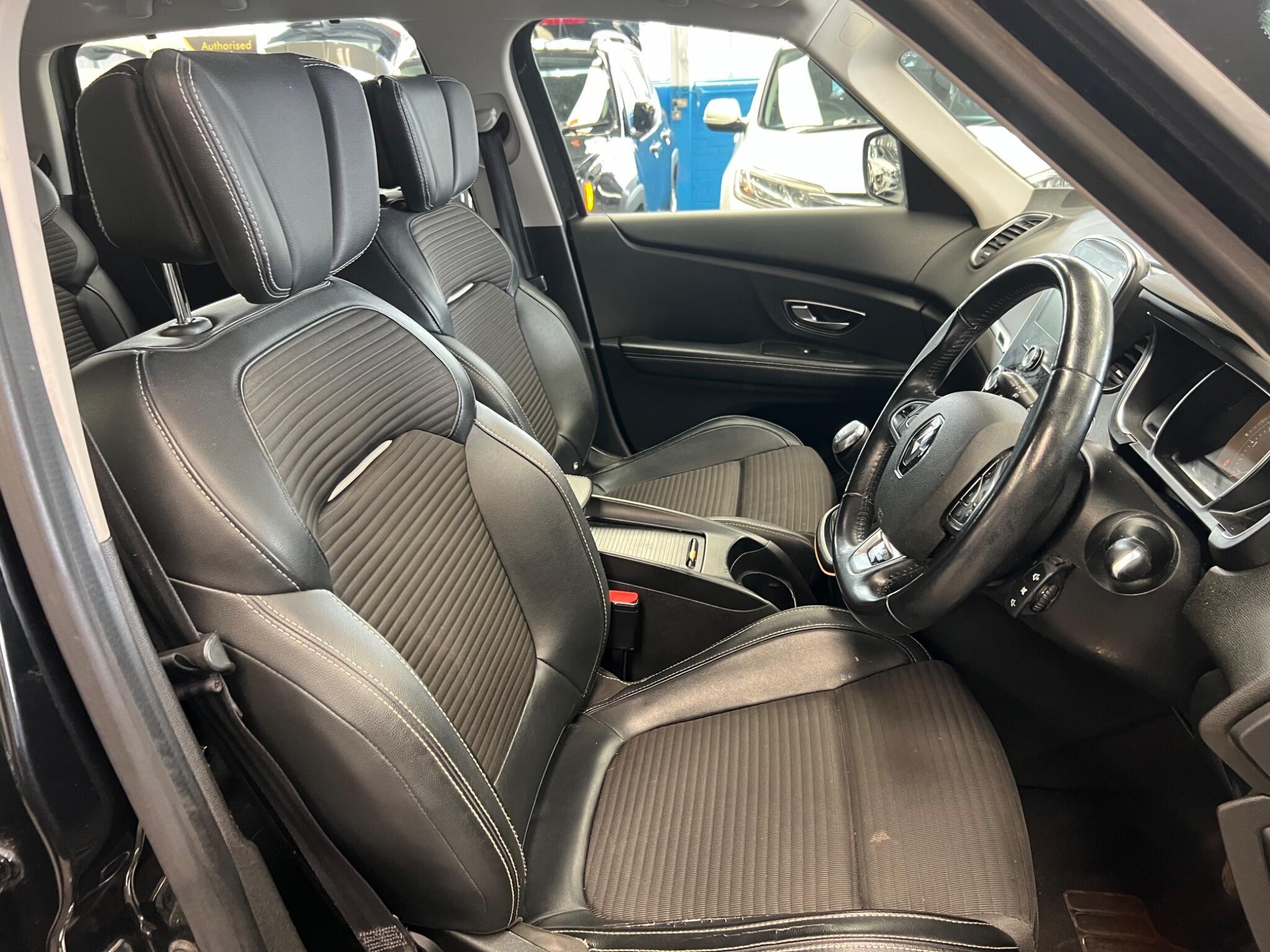 Renault Grand Scenic - Image 17