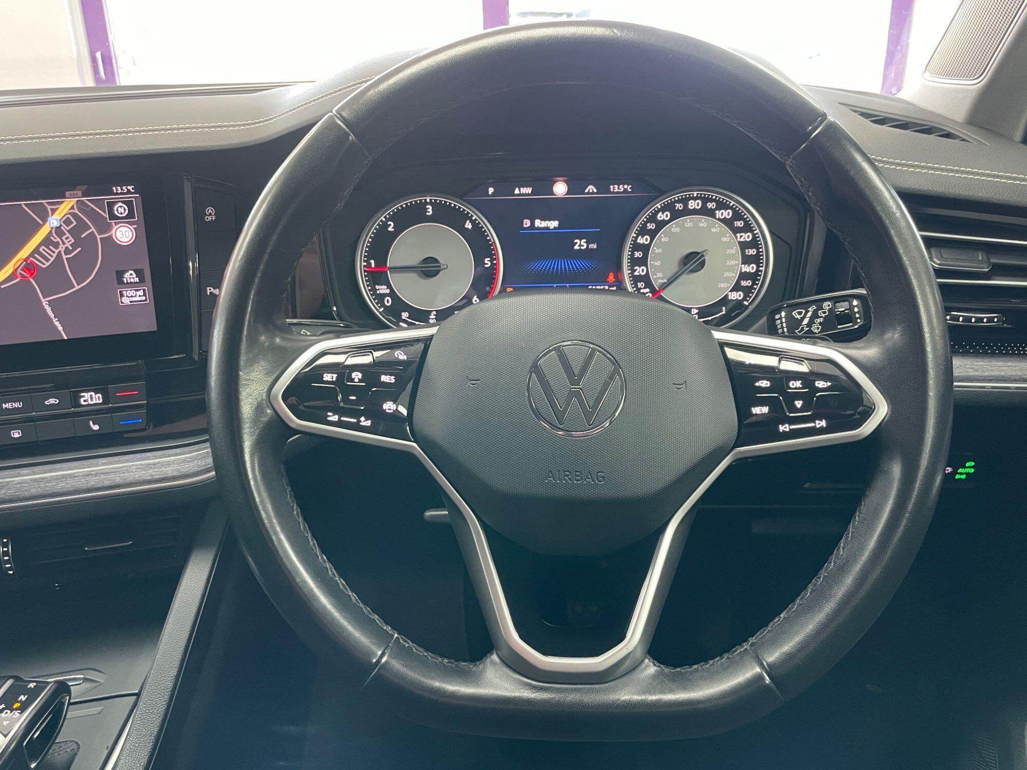 Volkswagen Touareg - Image 34