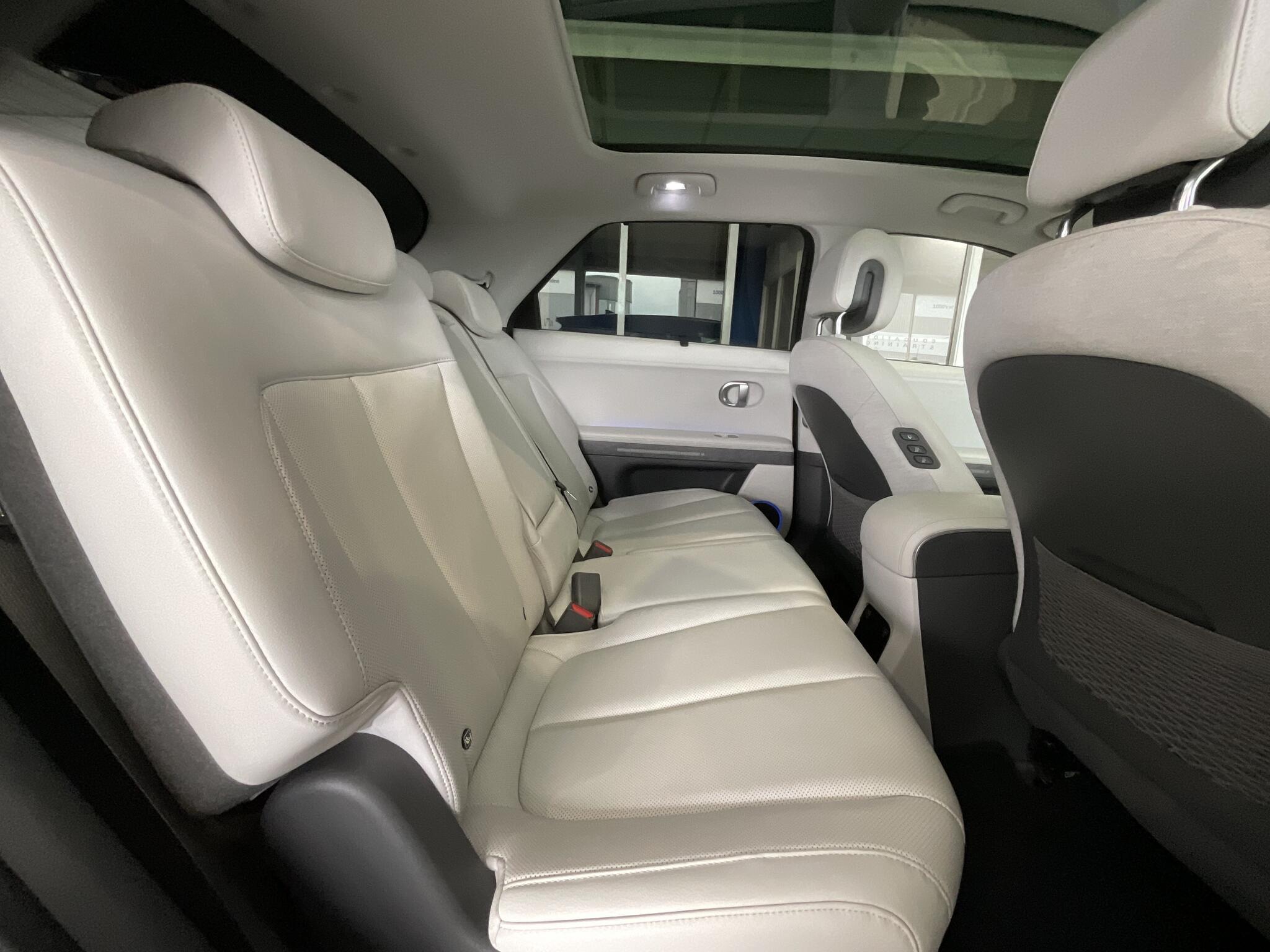 Hyundai Ioniq 5 - Image 11
