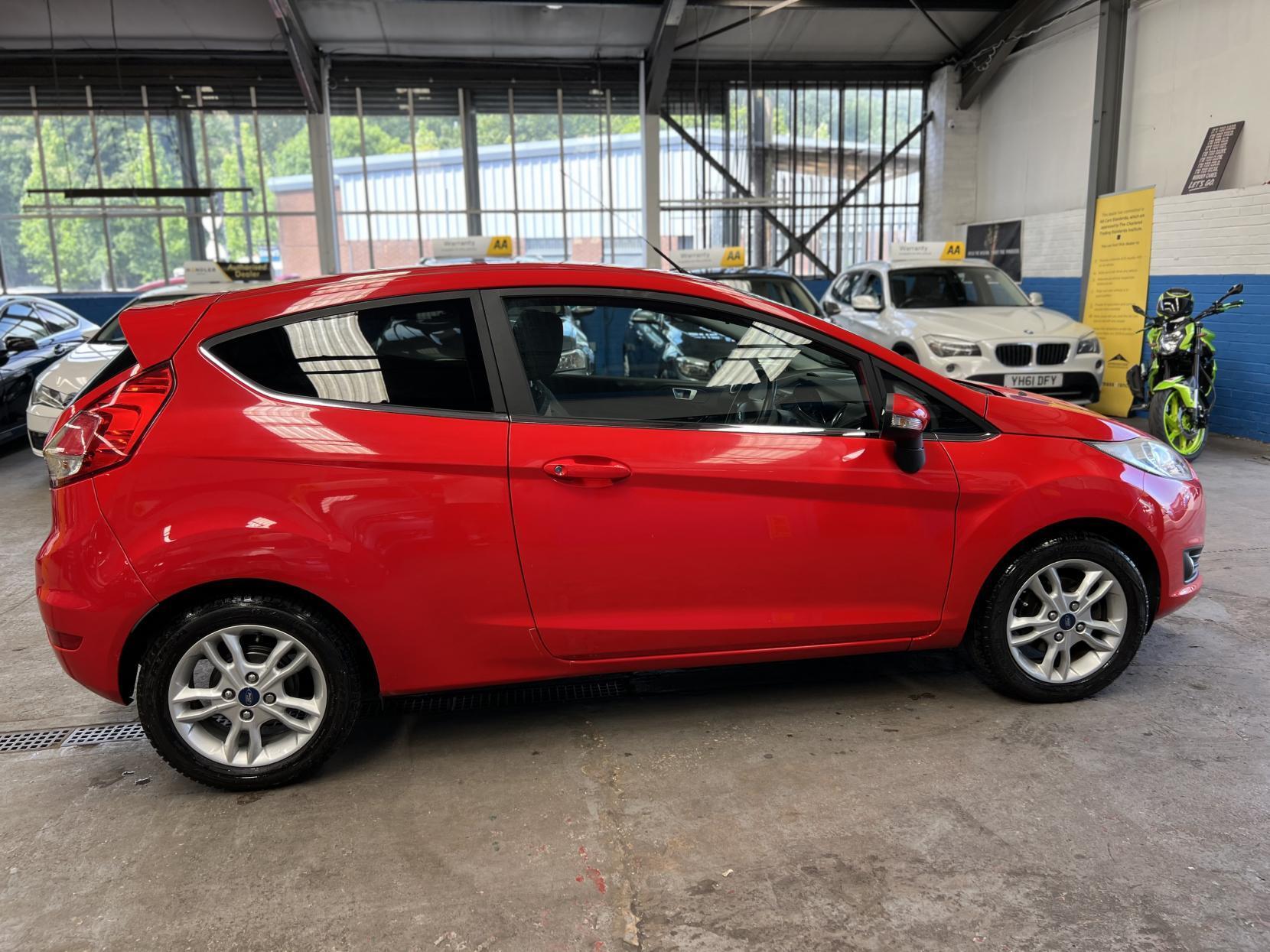 Ford Fiesta - Image 10