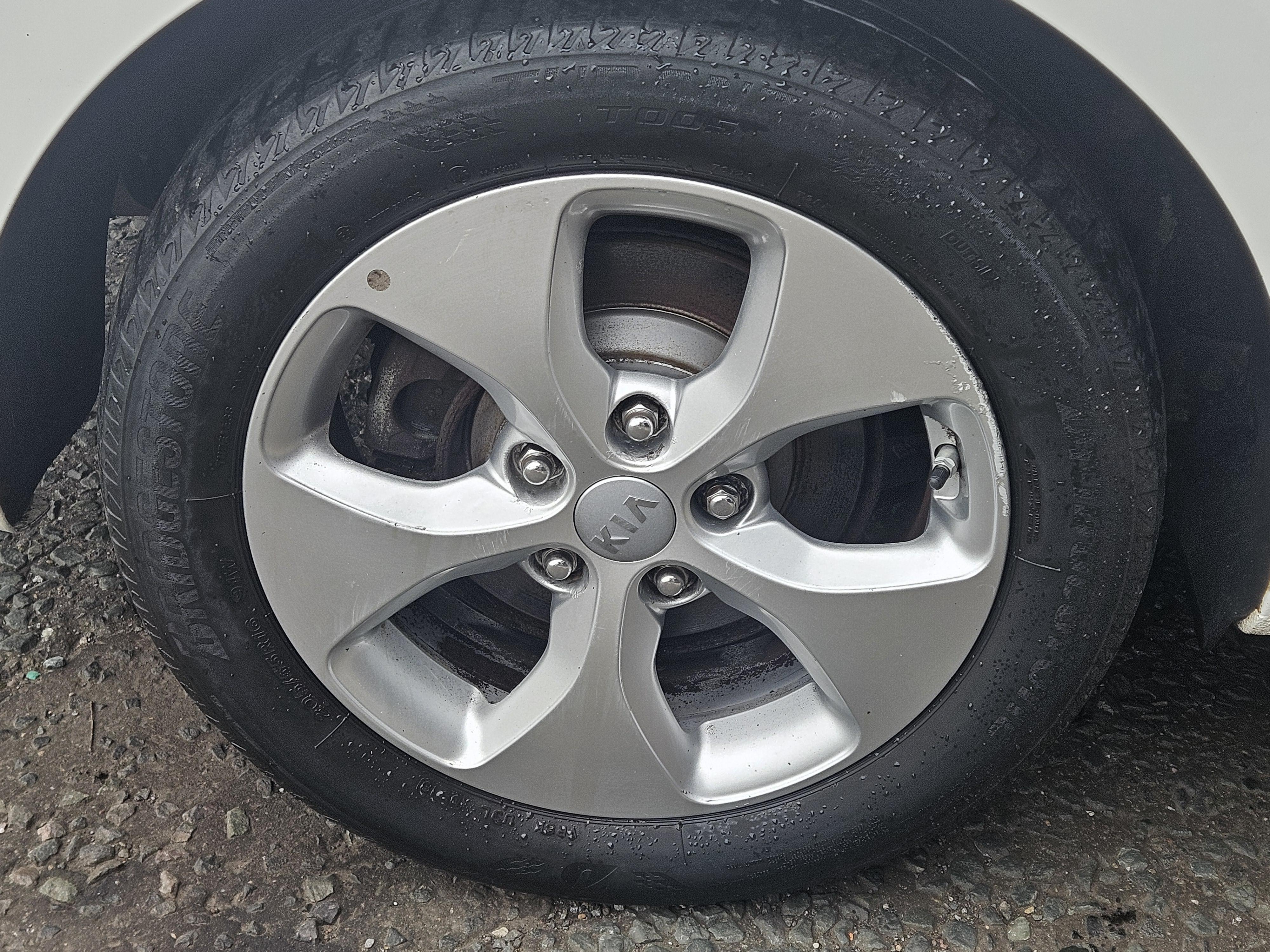 Kia Carens - Image 8