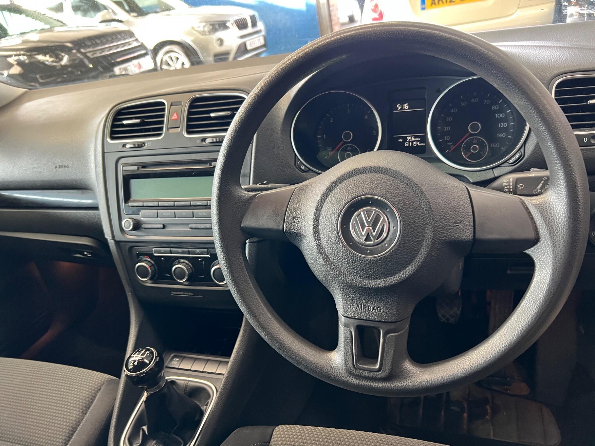 Volkswagen Golf - Image 28