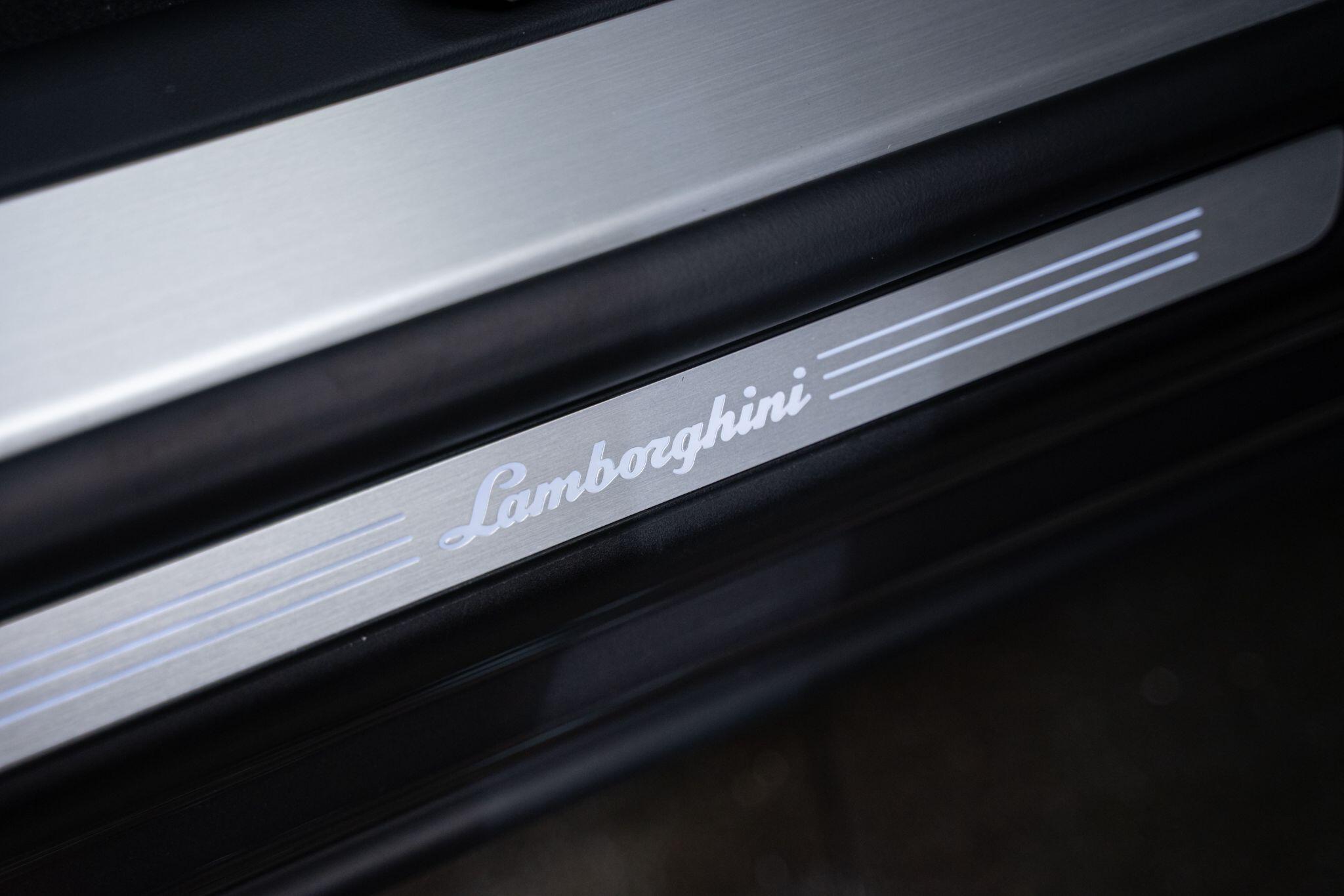 Lamborghini Urus - Image 30