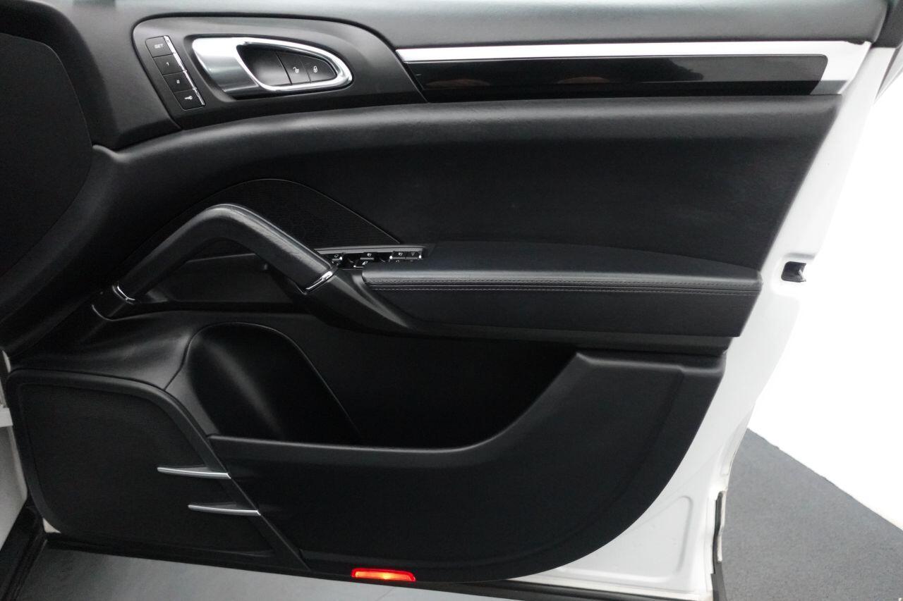 Porsche Cayenne - Image 17