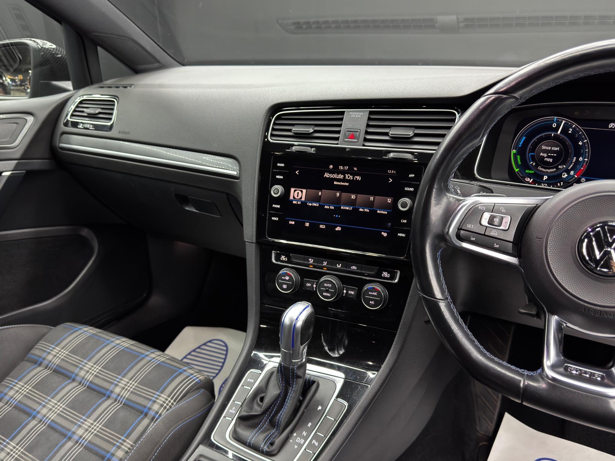 Volkswagen Golf - Image 23