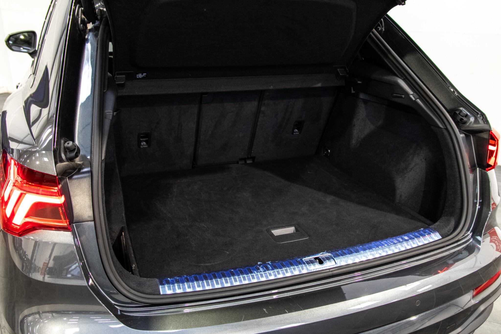Audi Q3 - Image 10