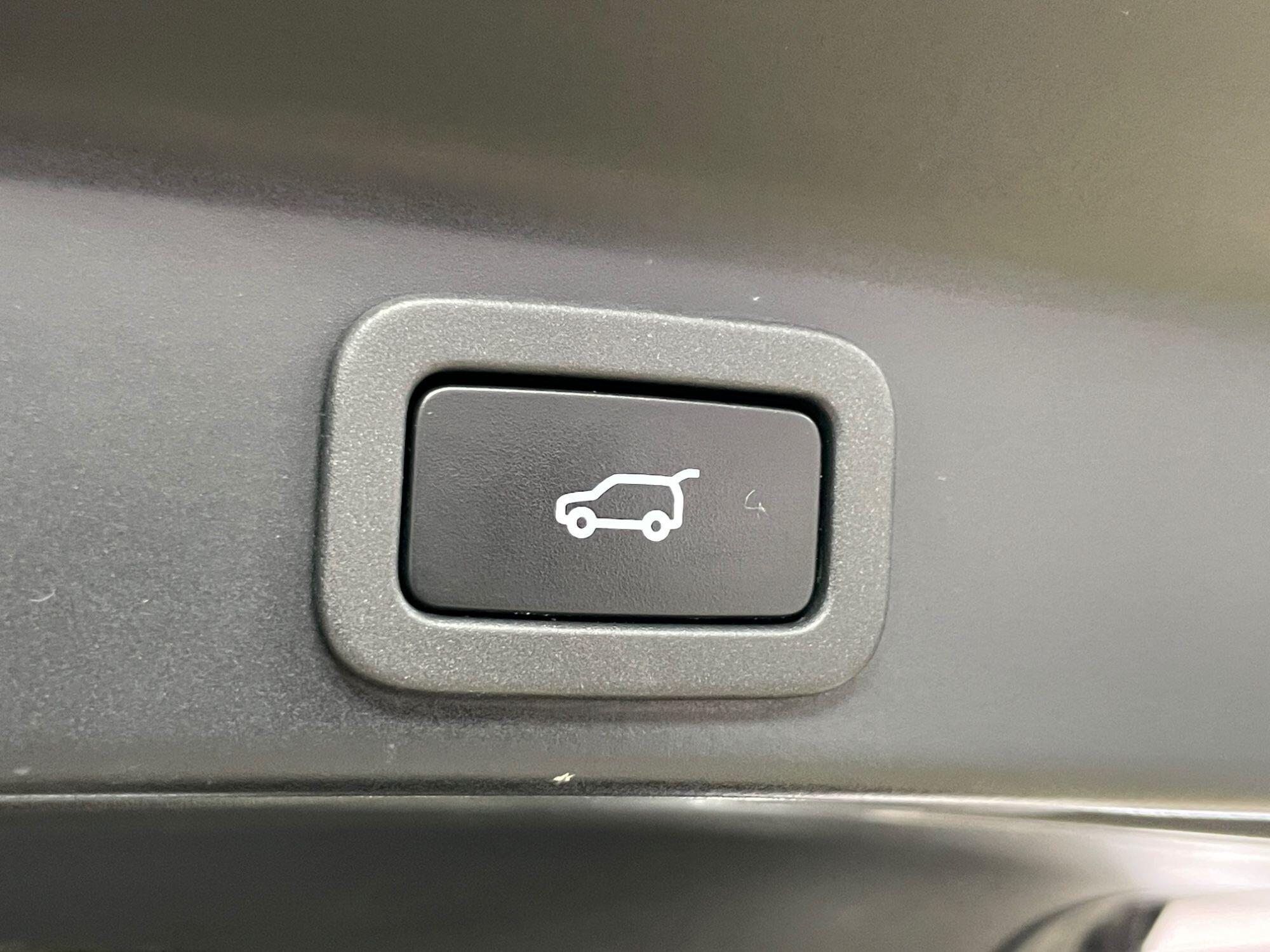 Jaguar F-Pace - Image 18