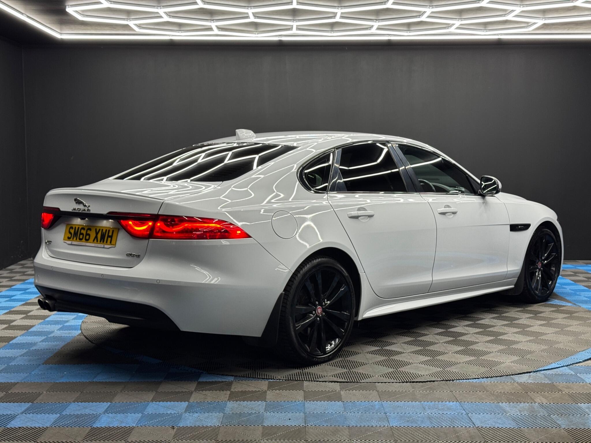 Jaguar XF - Image 5