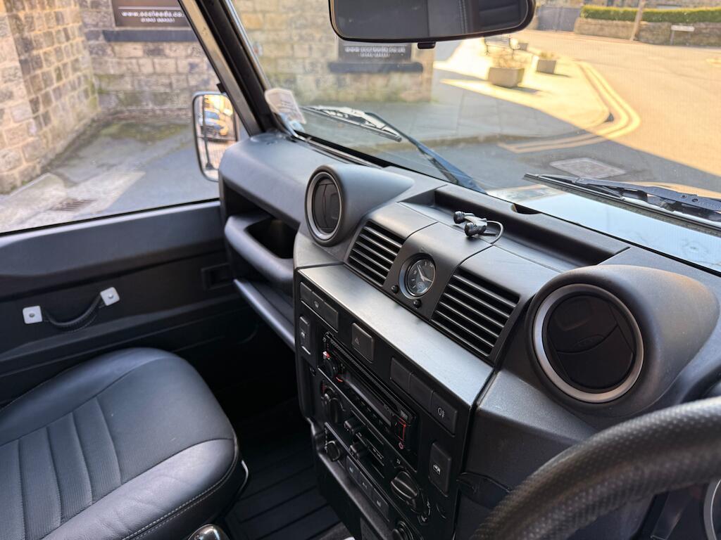 Land Rover Defender 110 - Image 51
