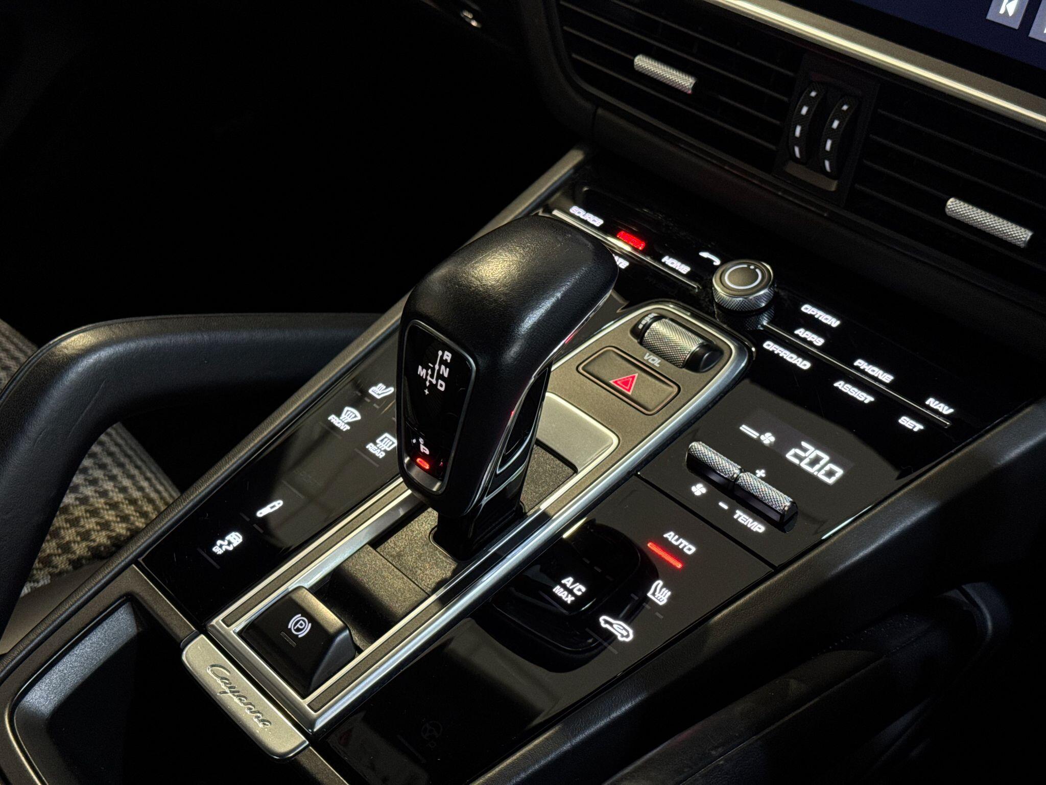 Porsche Cayenne - Image 40