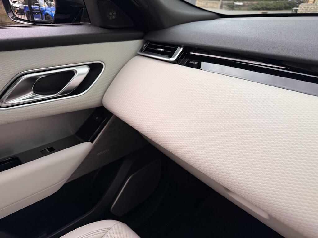 Land Rover Range Rover Velar - Image 55