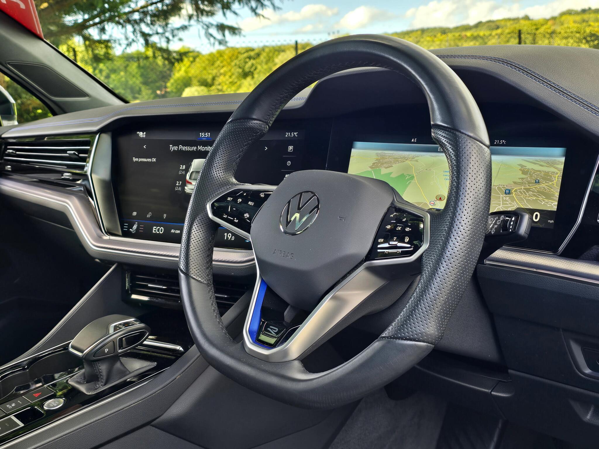 Volkswagen Touareg - Image 14