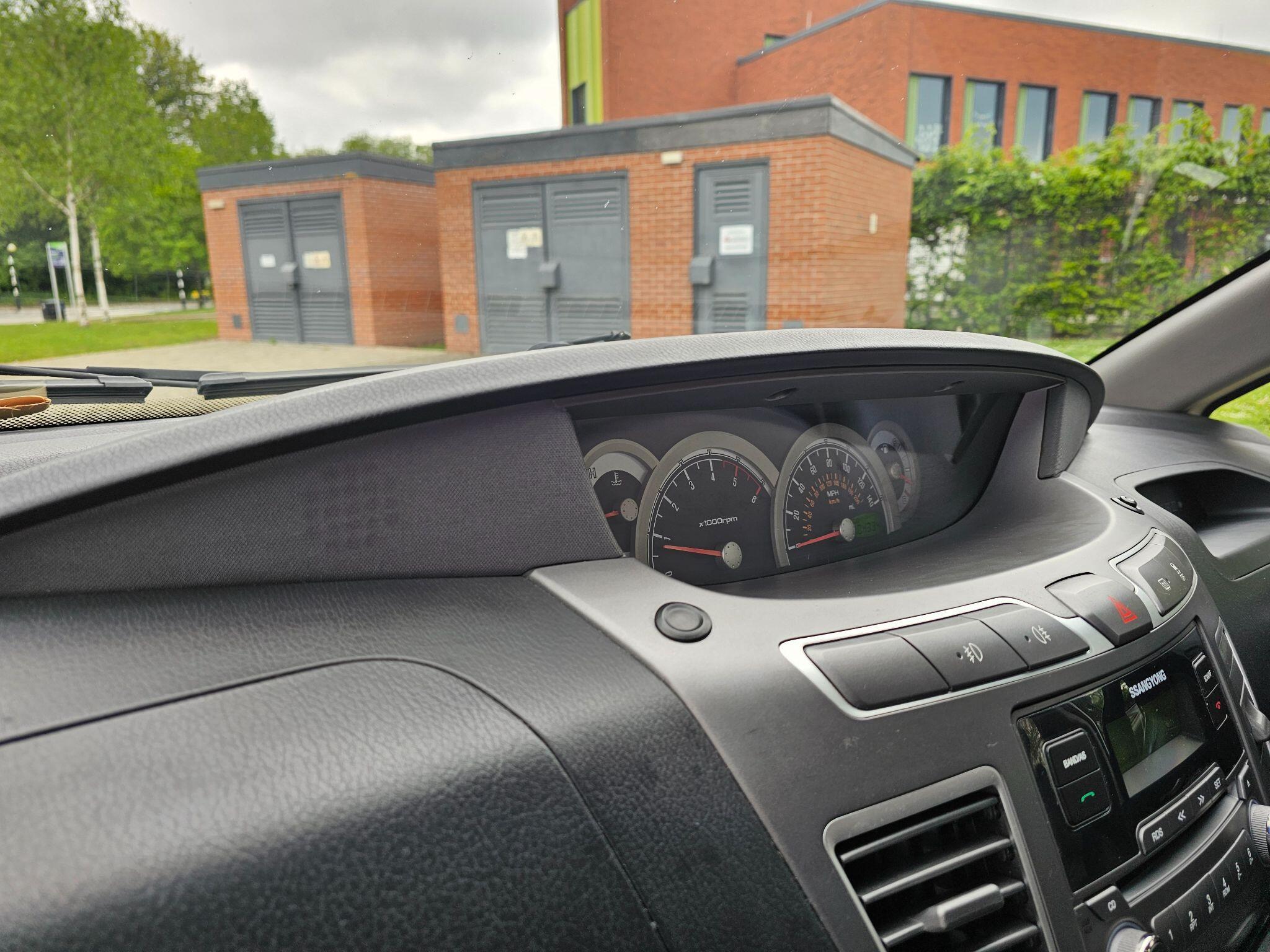 Ssangyong Turismo - Image 21